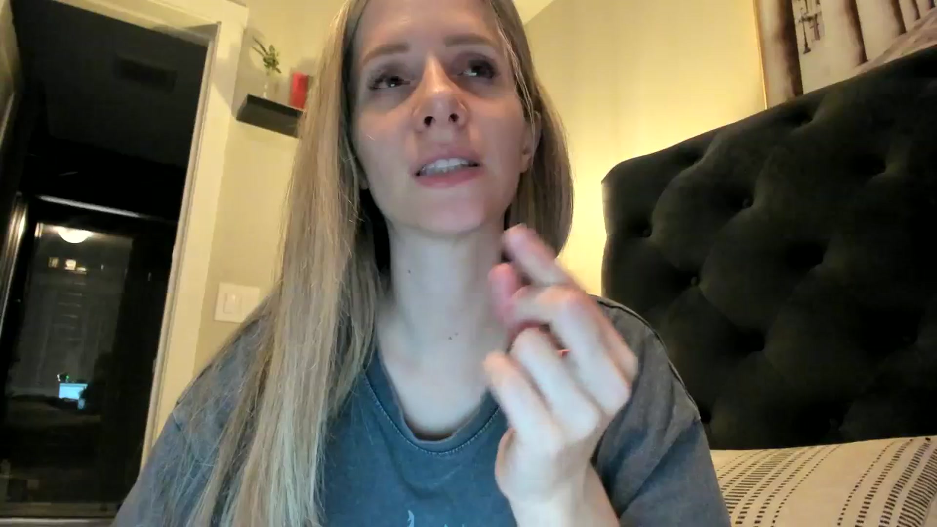 Gallery image thumbnail from Lucylux1's myfreecams stream on, 12/27/2023, 03:59 image 7 of 20