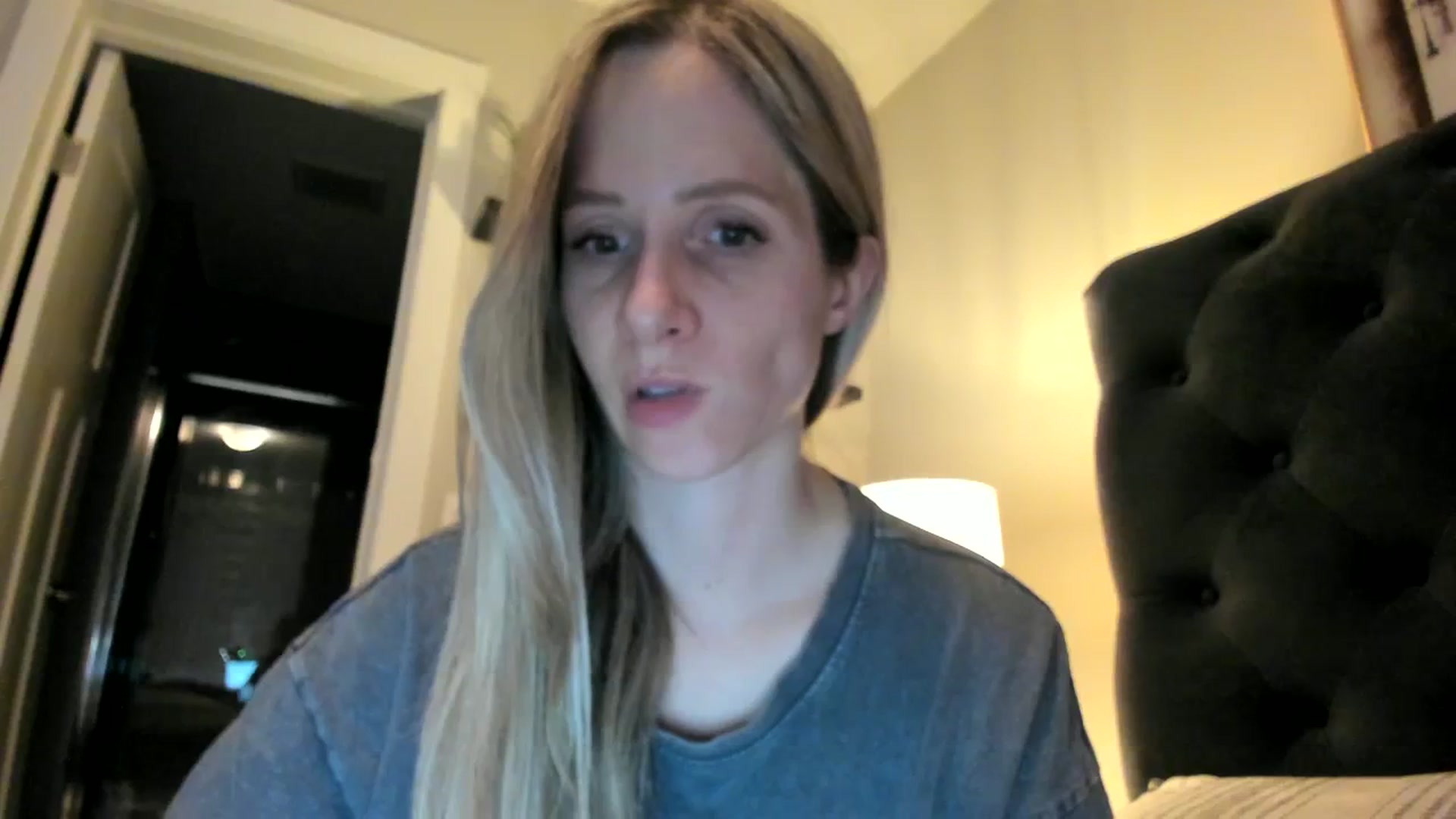 Gallery image thumbnail from Lucylux1's myfreecams stream on, 12/27/2023, 03:59 image 12 of 20