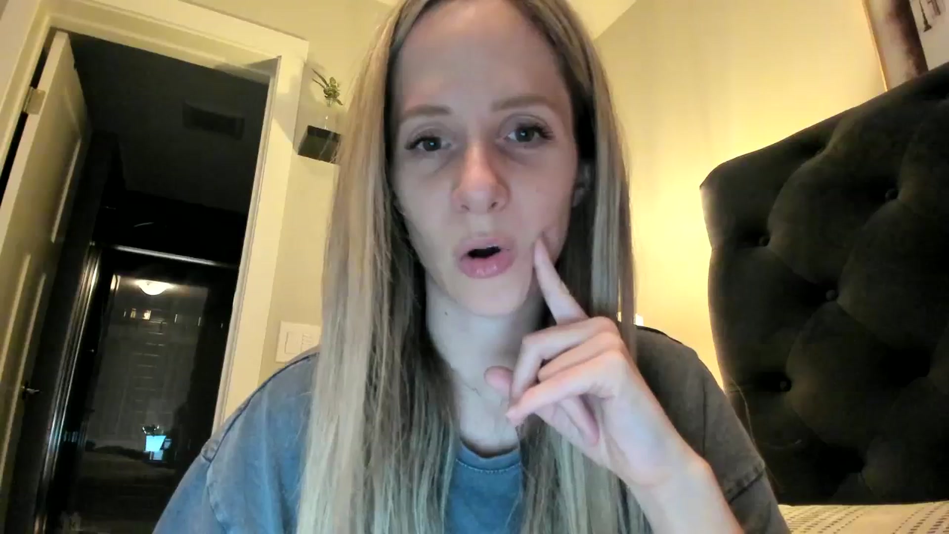 Gallery image thumbnail from Lucylux1's myfreecams stream on, 12/27/2023, 03:59 image 11 of 20