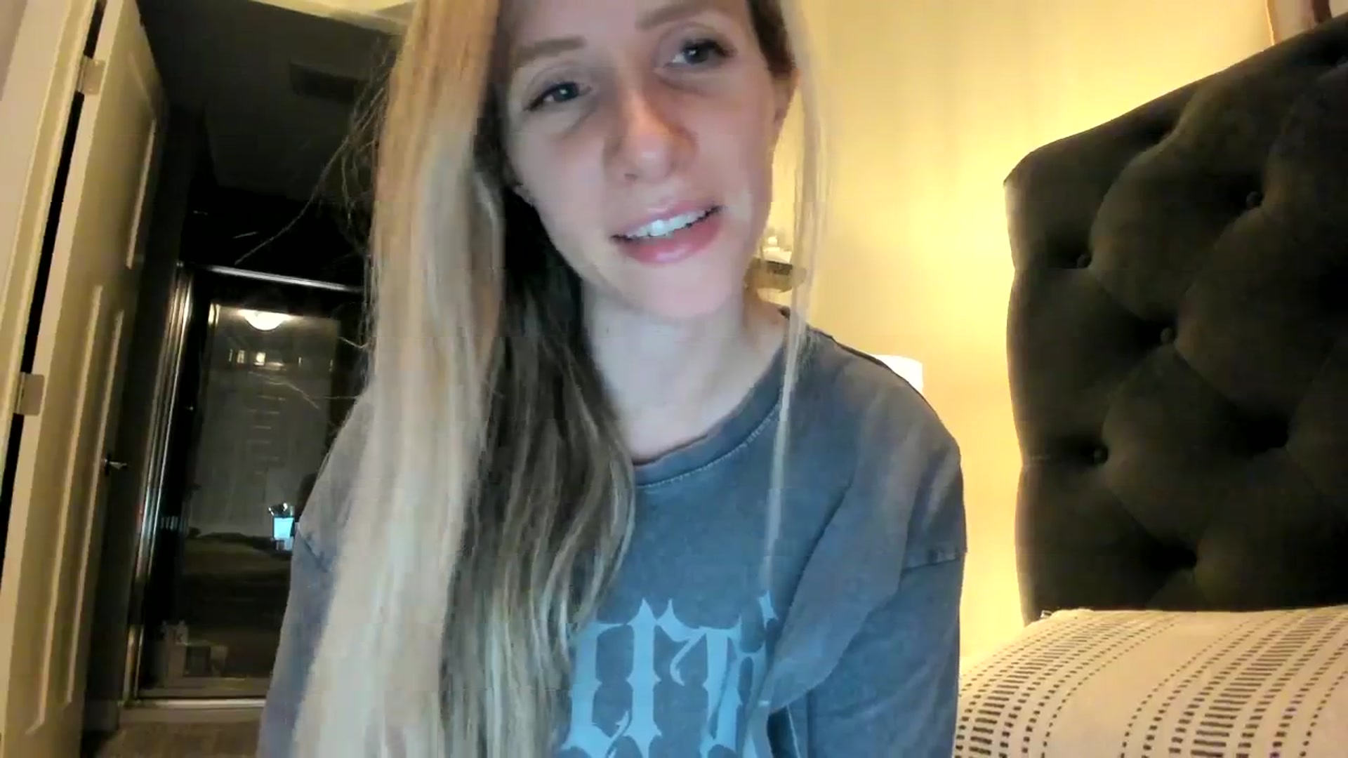 Gallery image thumbnail from Lucylux1's myfreecams stream on, 12/27/2023, 03:59 image 3 of 20