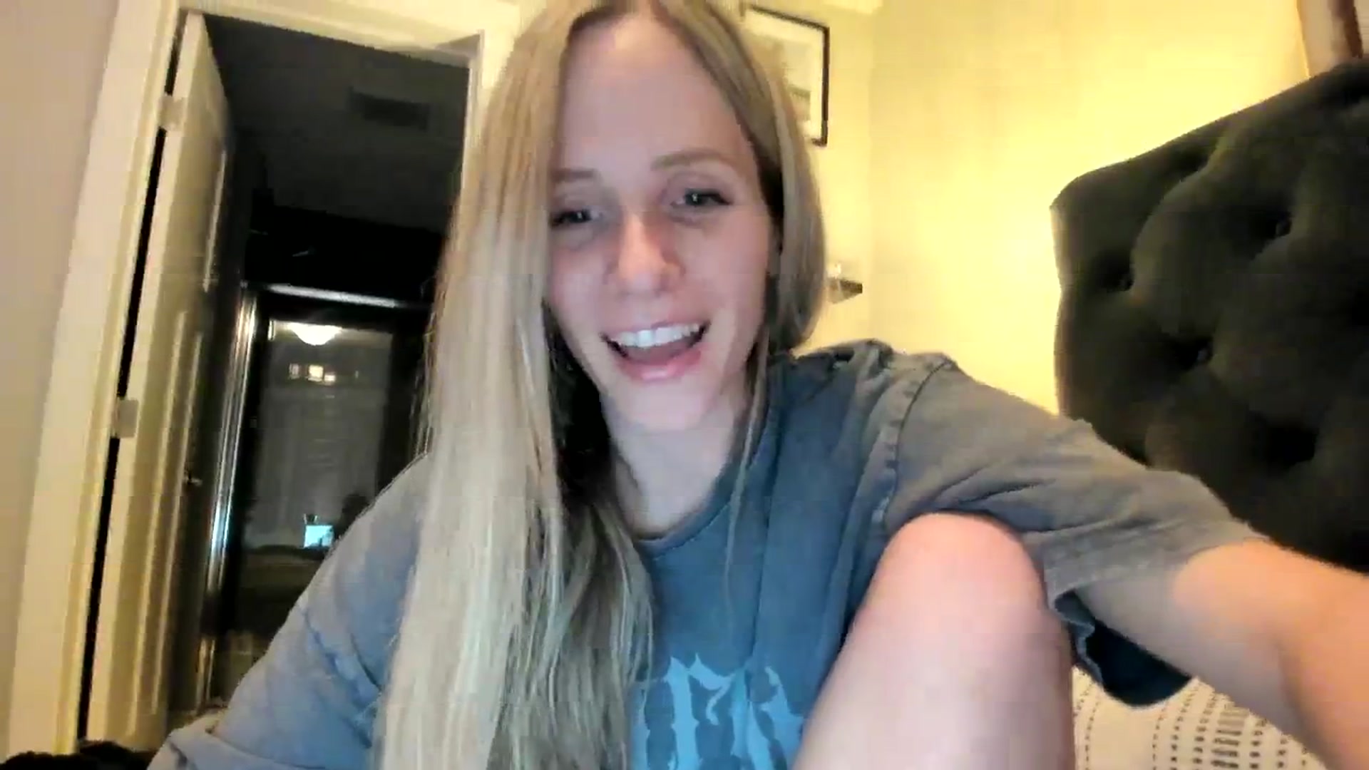 Gallery image thumbnail from Lucylux1's myfreecams stream on, 12/27/2023, 03:59 image 4 of 20