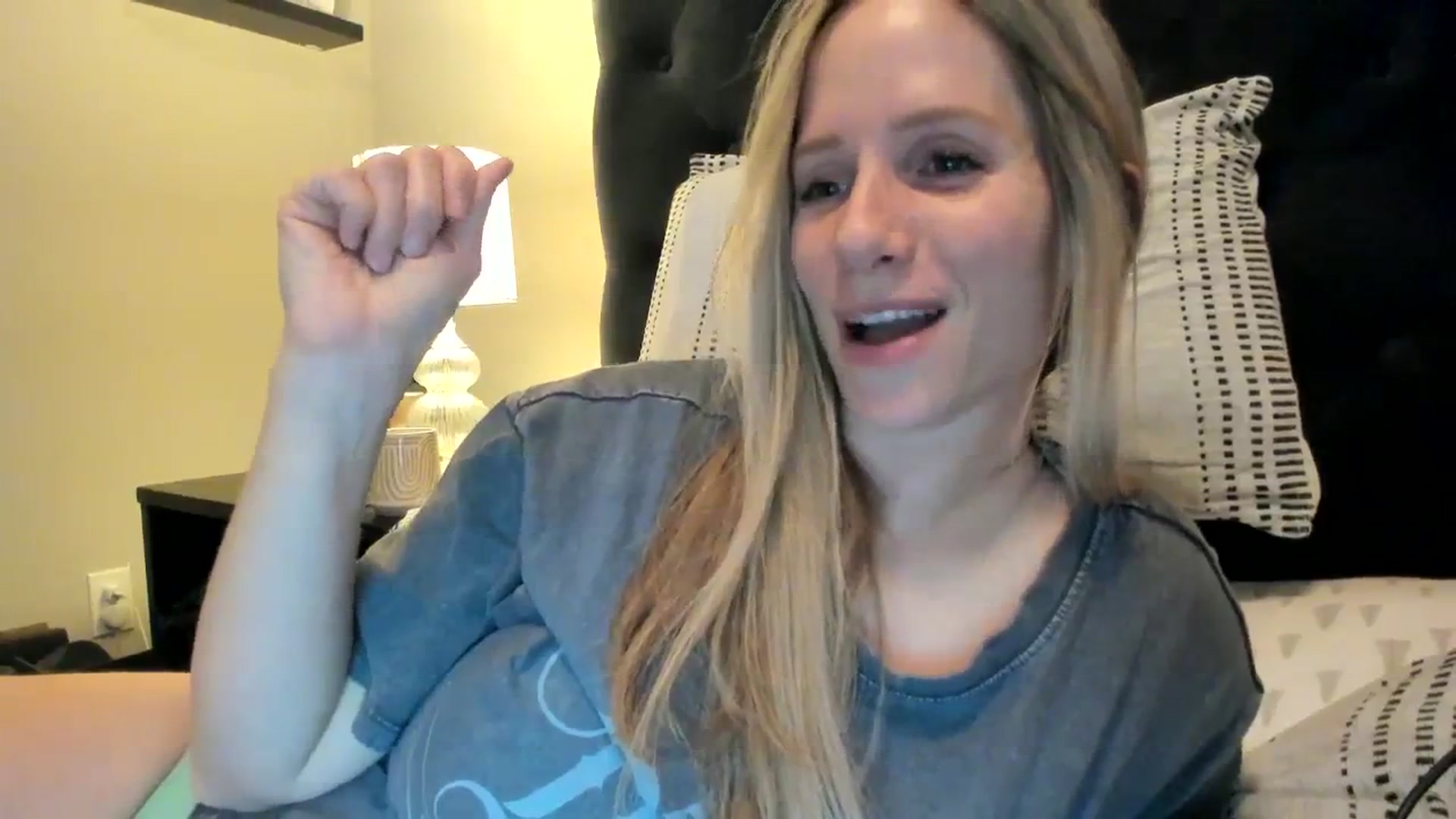 Gallery image thumbnail from Lucylux1's myfreecams stream on, 12/27/2023, 03:59 image 17 of 20