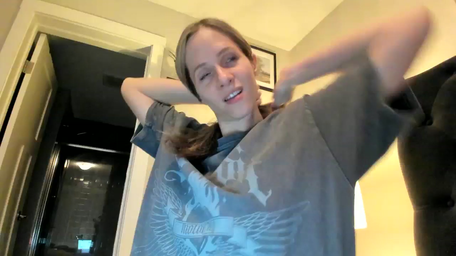 Gallery image thumbnail from Lucylux1's myfreecams stream on, 12/27/2023, 04:25 image 8 of 20