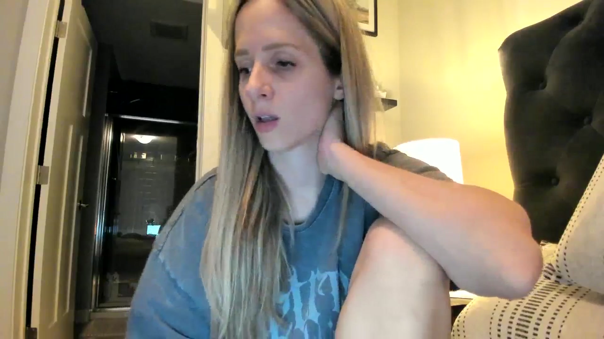 Gallery image thumbnail from Lucylux1's myfreecams stream on, 12/27/2023, 04:25 image 5 of 20