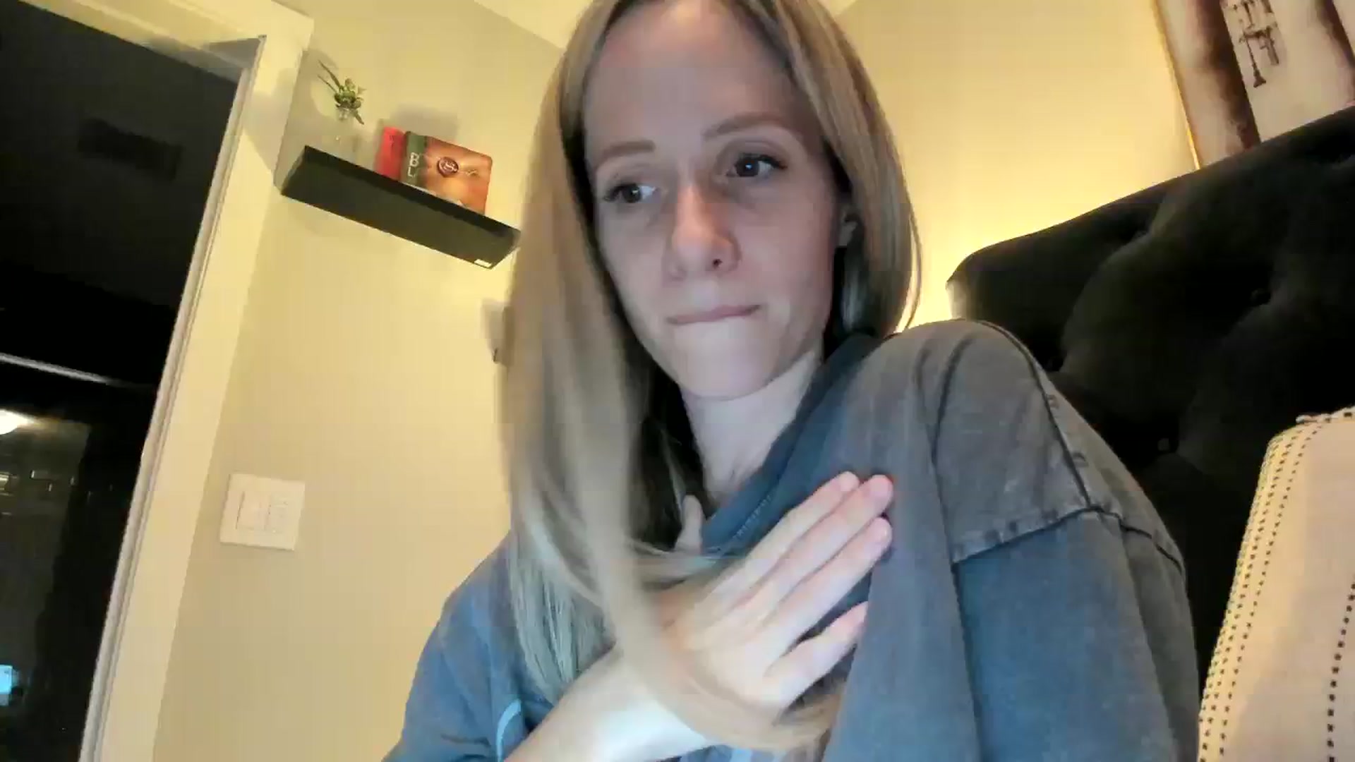 Gallery image thumbnail from Lucylux1's myfreecams stream on, 12/27/2023, 04:25 image 9 of 20
