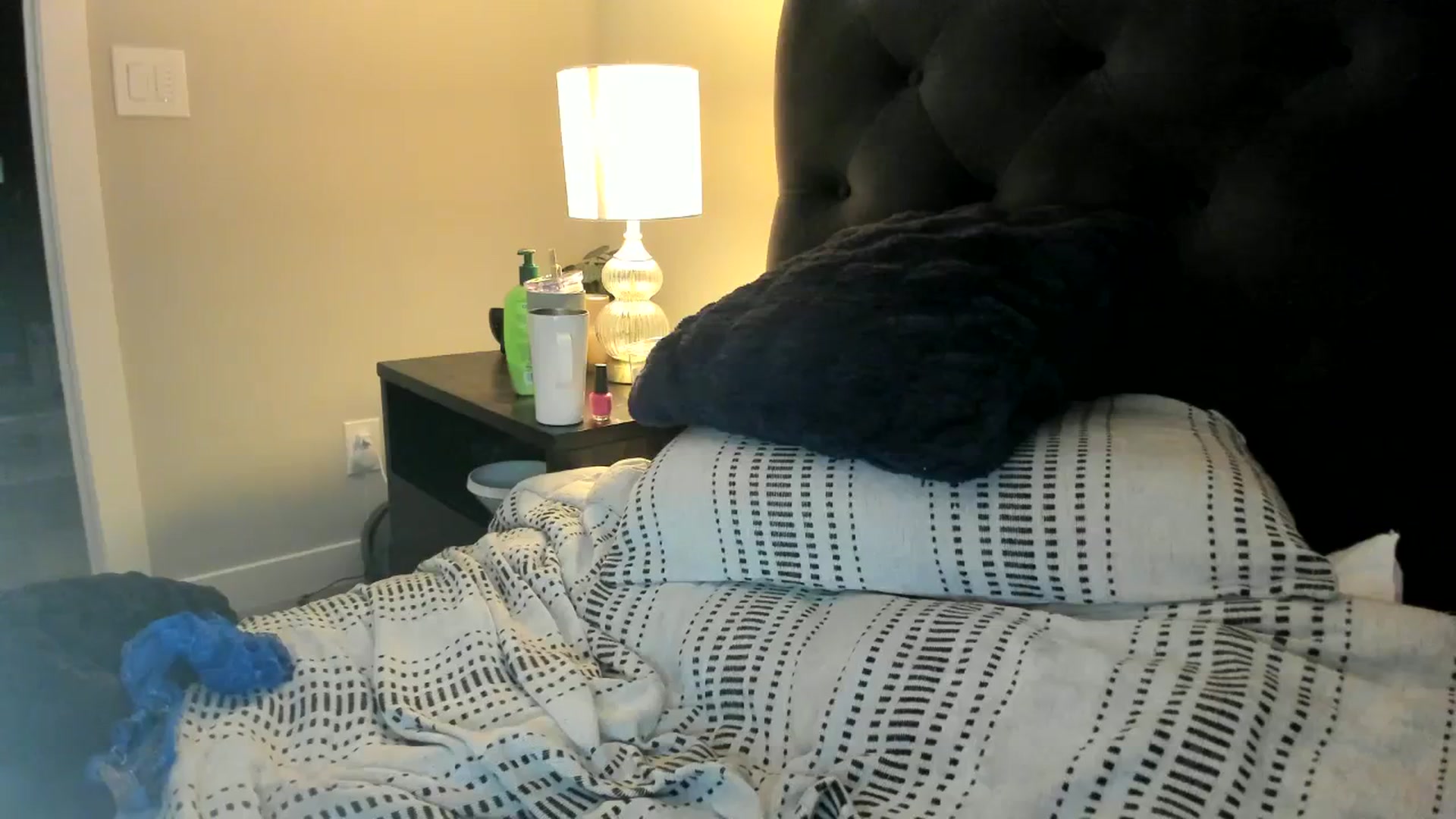 Gallery image thumbnail from Lucylux1's myfreecams stream on, 01/03/2024, 05:06 image 9 of 20