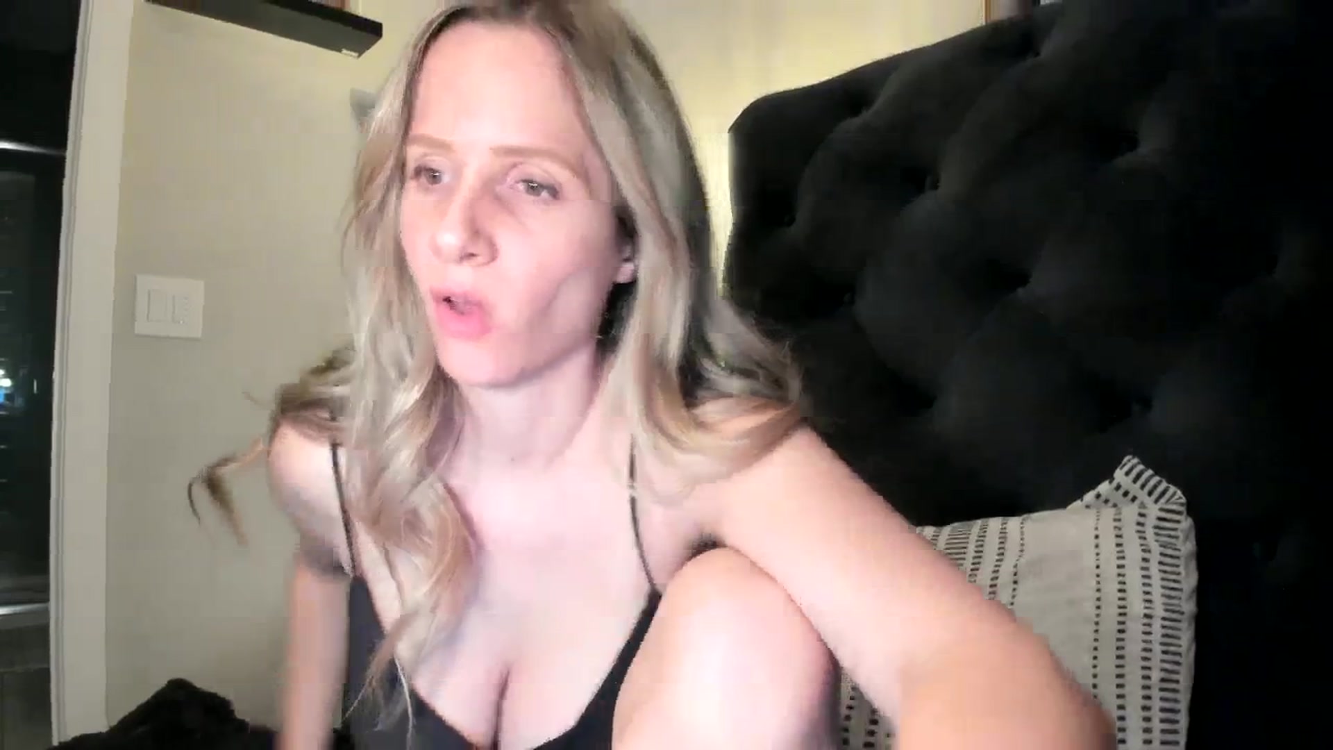 Gallery image thumbnail from Lucylux1's myfreecams stream on, 01/08/2024, 03:46 image 14 of 20