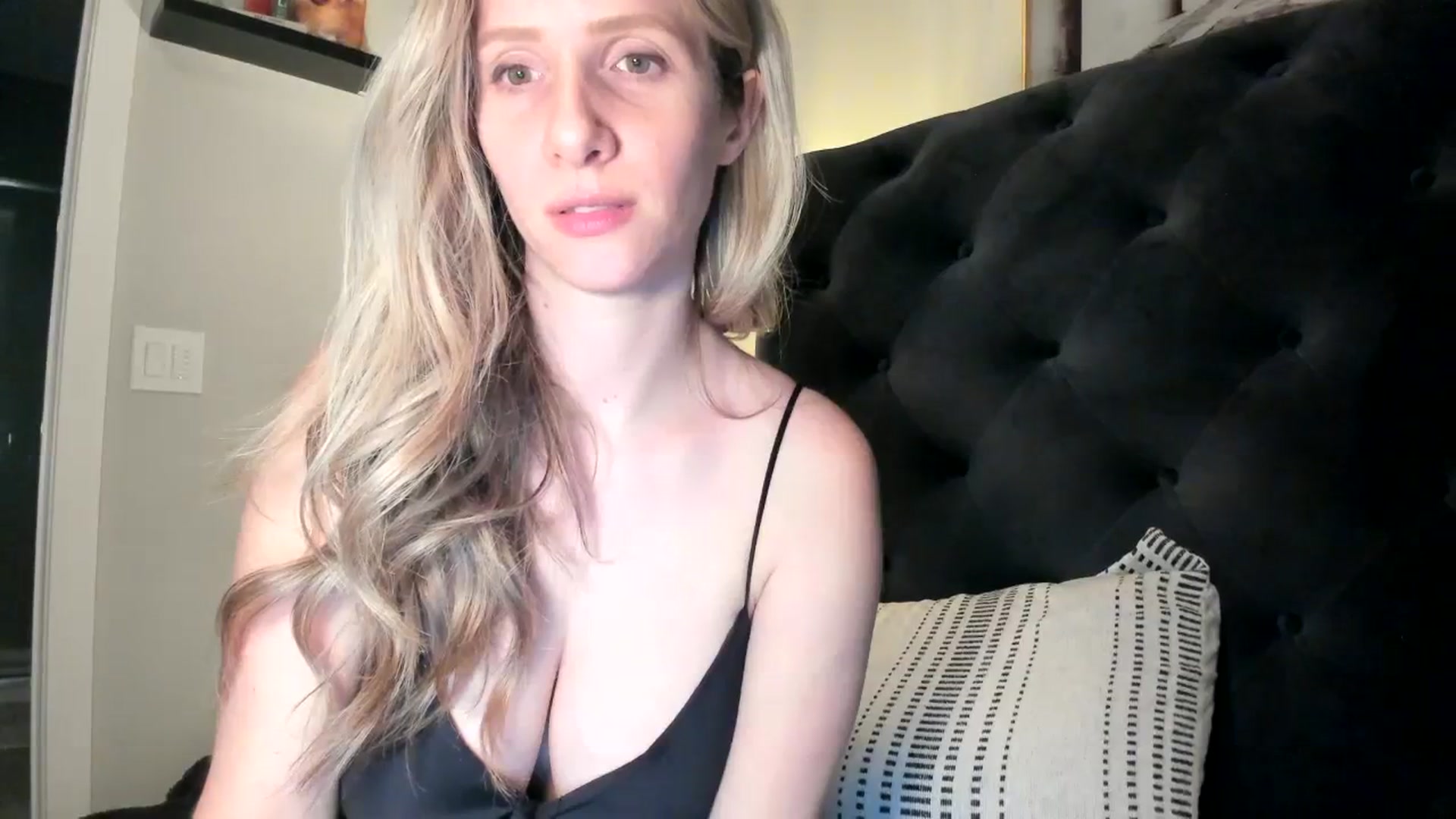 Gallery image thumbnail from Lucylux1's myfreecams stream on, 01/08/2024, 03:46 image 12 of 20