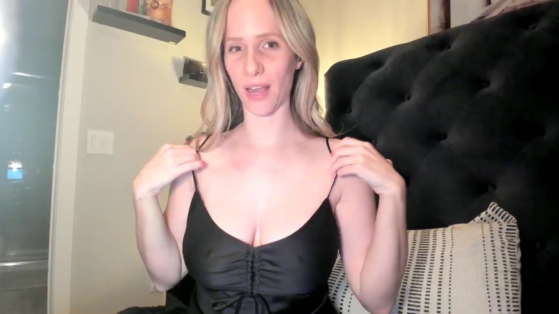 Gallery image thumbnail from Lucylux1's myfreecams stream on, 01/08/2024, 03:46 image 2 of 20
