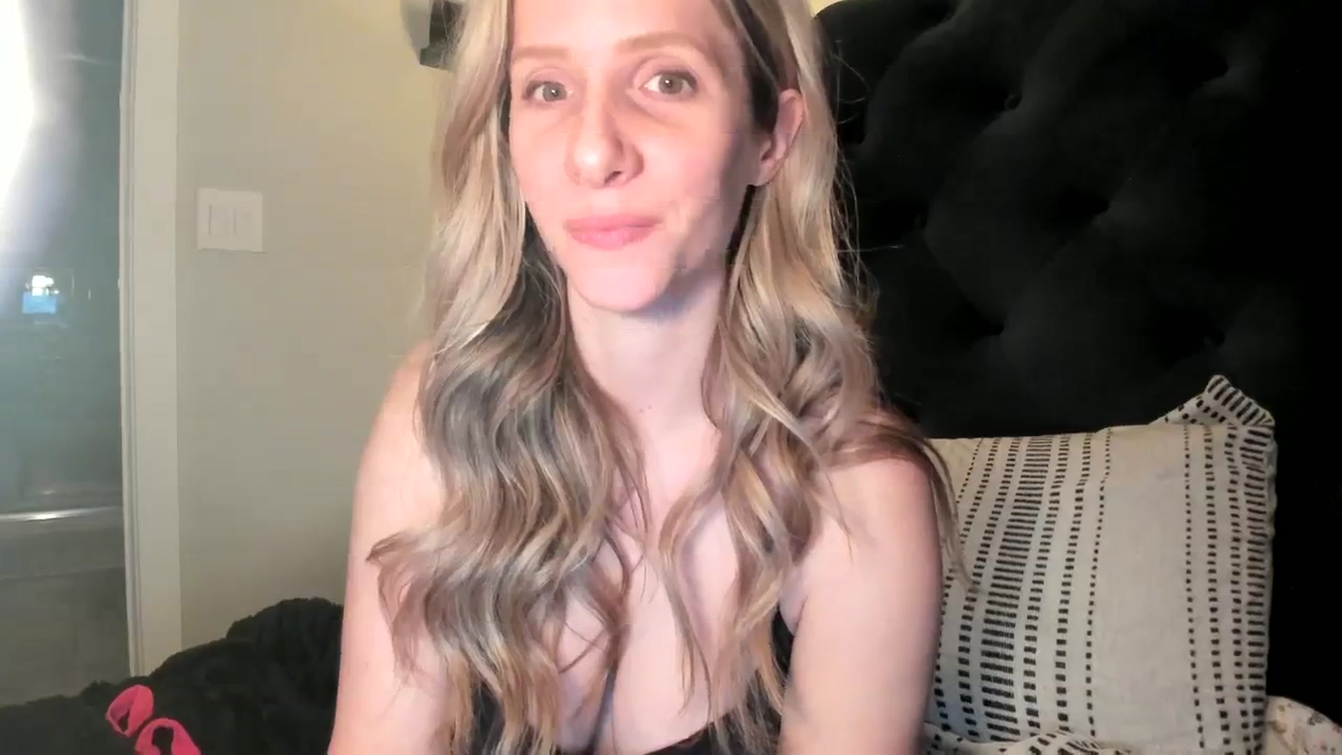 Gallery image thumbnail from Lucylux1's myfreecams stream on, 01/08/2024, 03:46 image 8 of 20