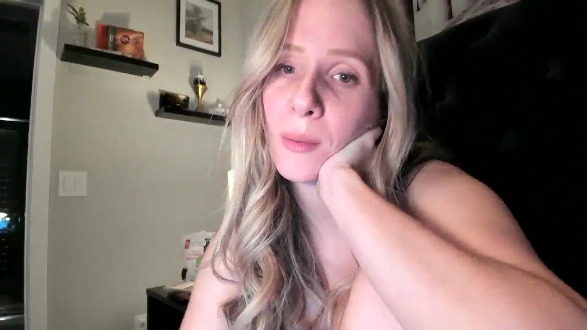 Gallery image thumbnail from Lucylux1's myfreecams stream on, 01/08/2024, 03:46 image 15 of 20