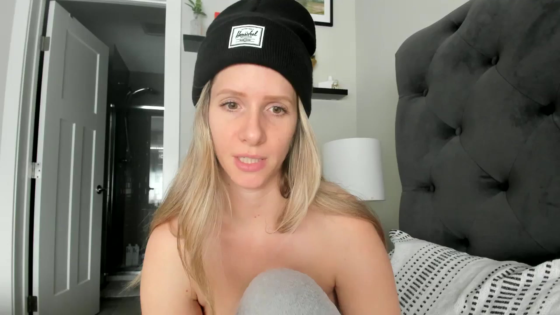Gallery image thumbnail from Lucylux1's myfreecams stream on, 01/10/2024, 20:47 image 15 of 20