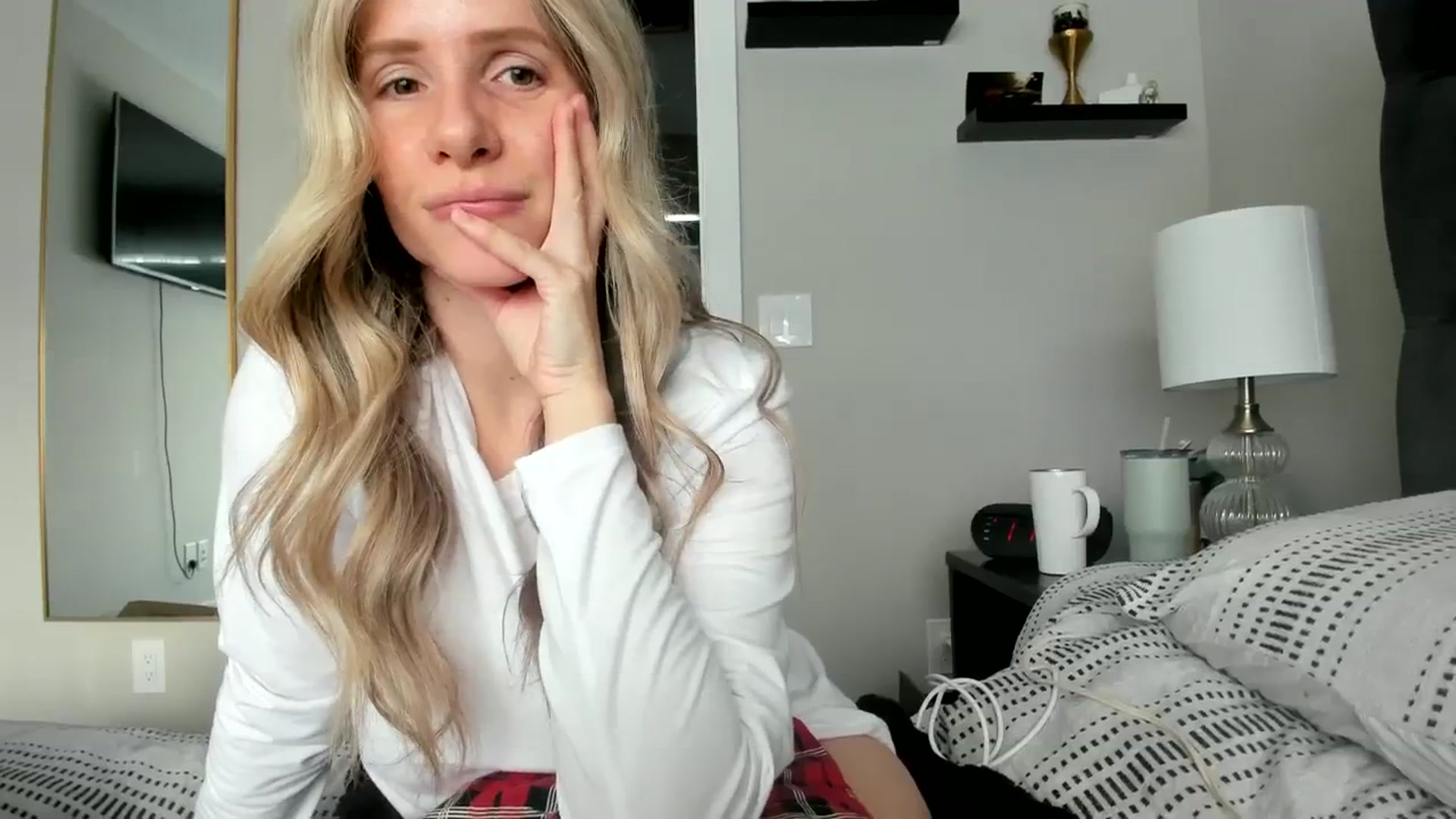 Gallery image thumbnail from Lucylux1's myfreecams stream on, 01/19/2024, 18:48 image 7 of 20
