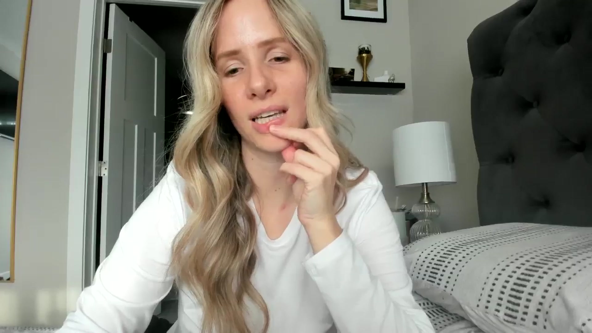 Gallery image thumbnail from Lucylux1's myfreecams stream on, 01/19/2024, 18:48 image 10 of 20