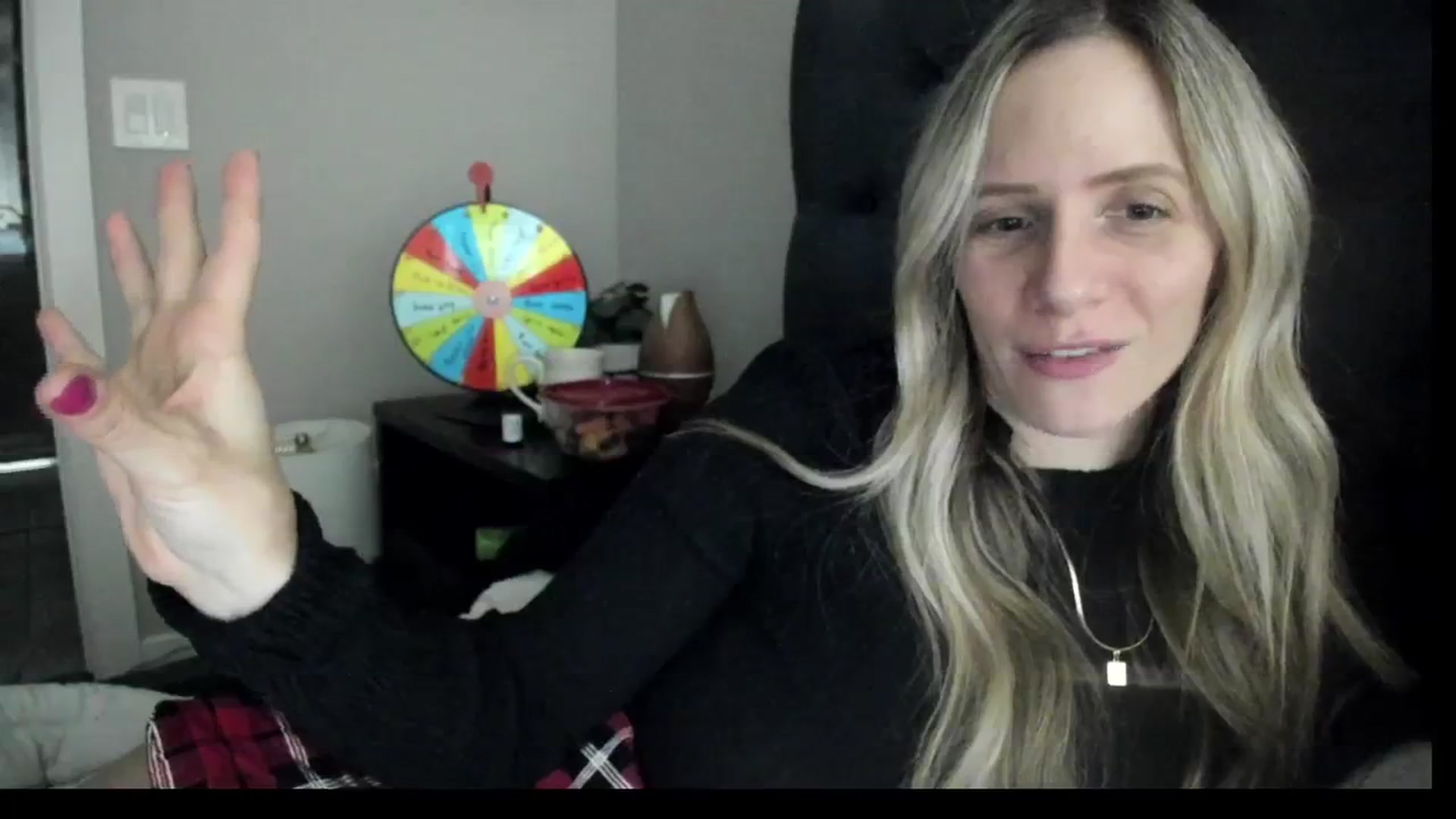 Gallery image thumbnail from Lucylux1's myfreecams stream on, 02/05/2024, 04:42 image 2 of 20