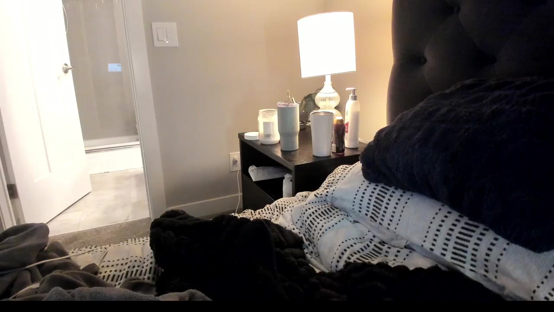 Gallery image thumbnail from Lucylux1's myfreecams stream on, 02/20/2024, 04:33 image 1 of 20