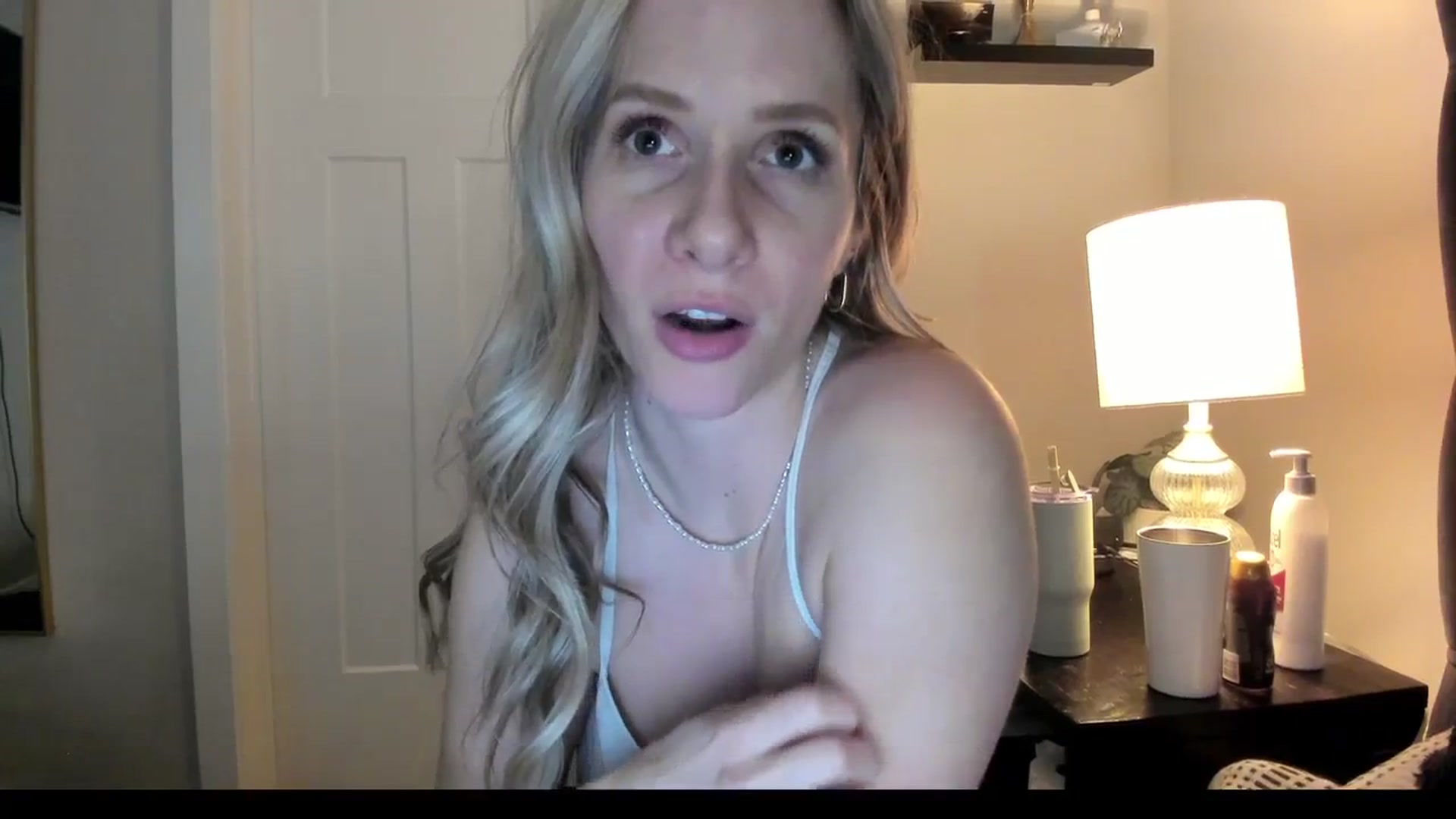 Gallery image thumbnail from Lucylux1's myfreecams stream on, 02/20/2024, 04:33 image 18 of 20