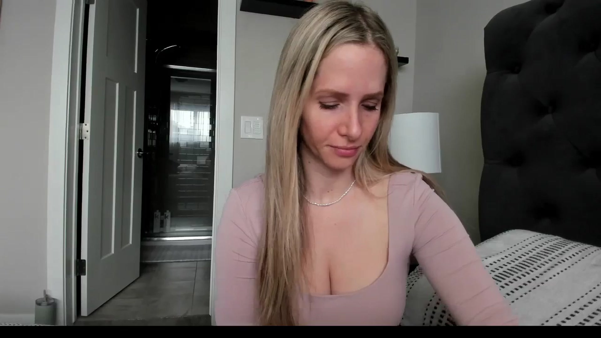 Gallery image thumbnail from Lucylux1's myfreecams stream on, 03/04/2024, 17:03 image 12 of 20