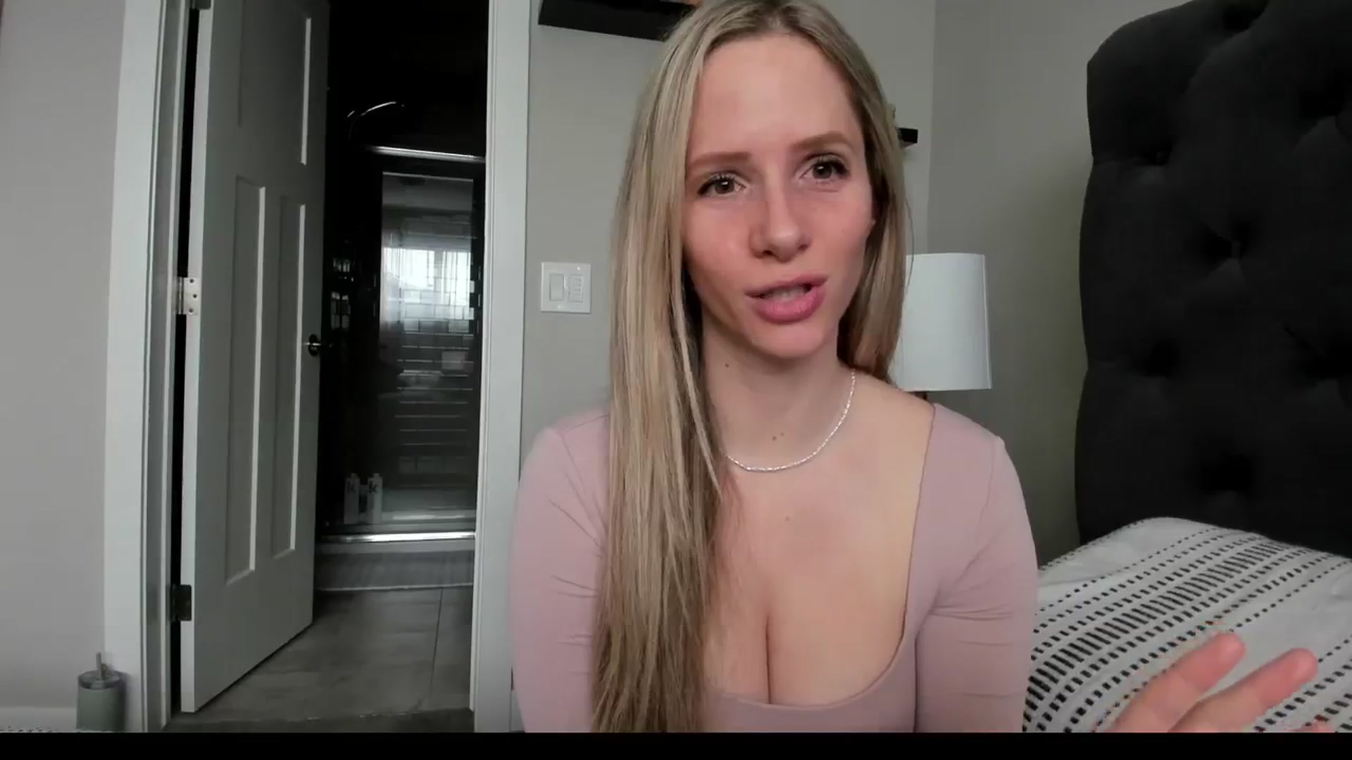 Gallery image thumbnail from Lucylux1's myfreecams stream on, 03/04/2024, 17:03 image 14 of 20