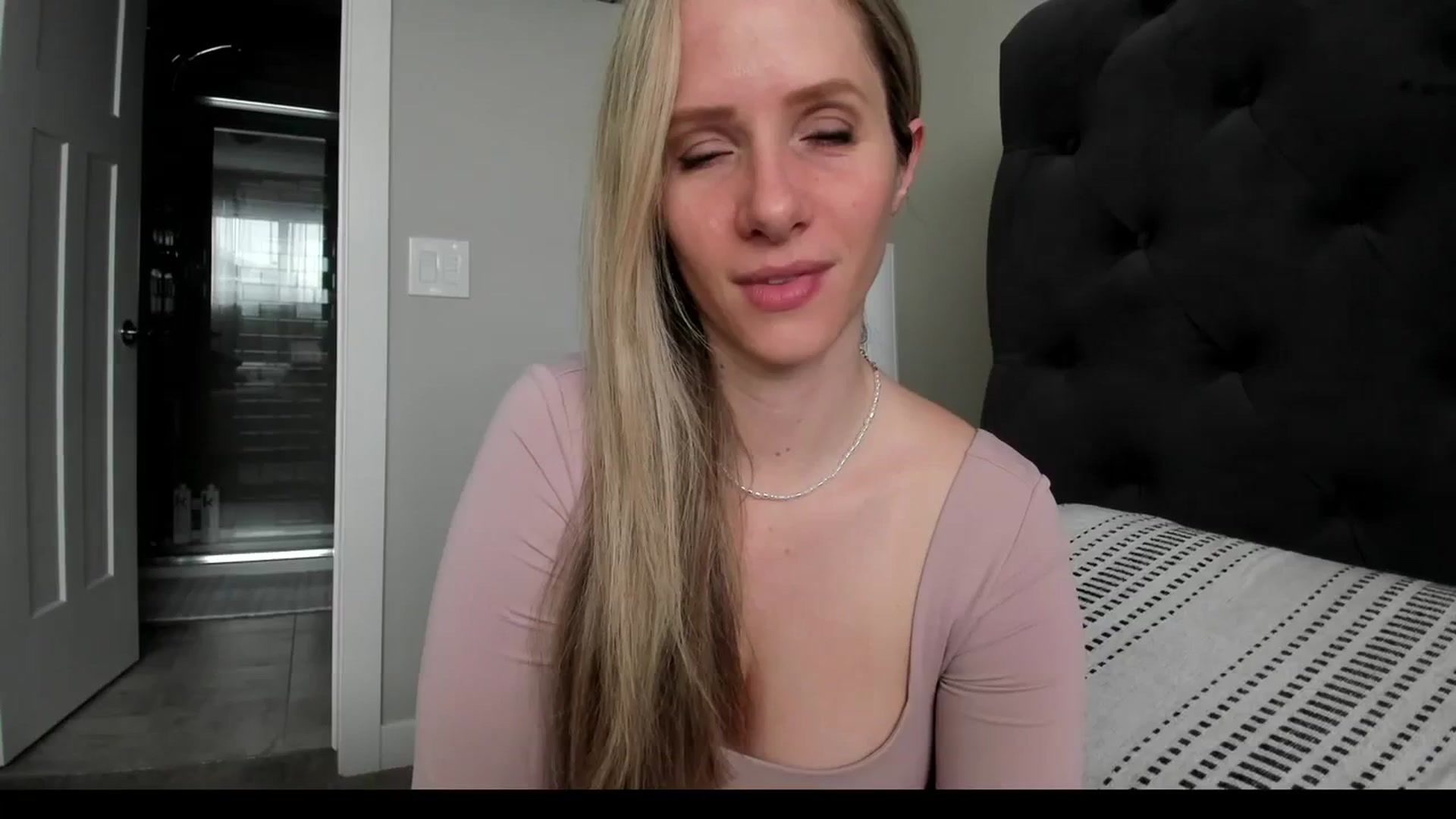Gallery image thumbnail from Lucylux1's myfreecams stream on, 03/04/2024, 17:03 image 1 of 20