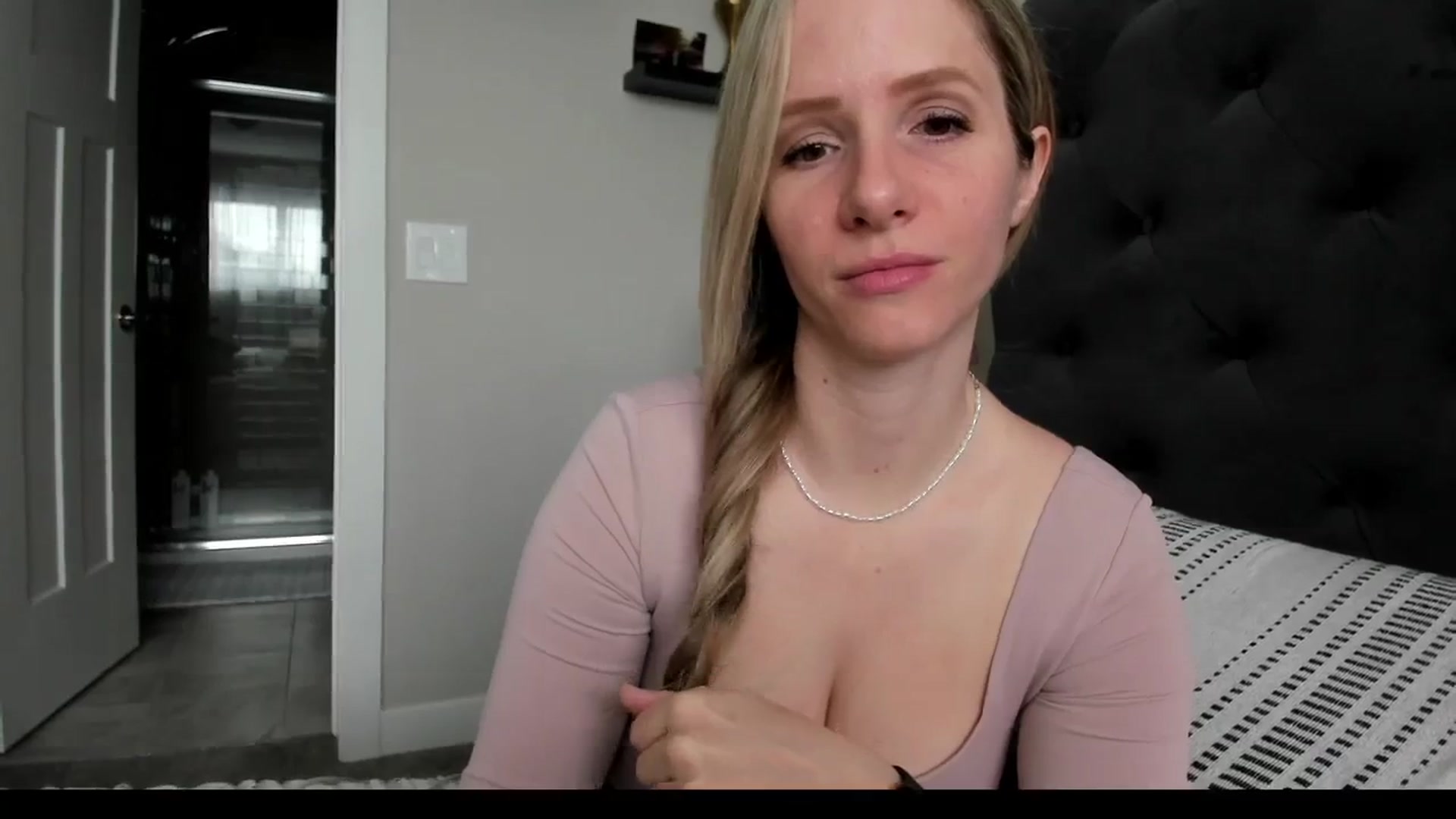 Gallery image thumbnail from Lucylux1's myfreecams stream on, 03/04/2024, 17:03 image 4 of 20