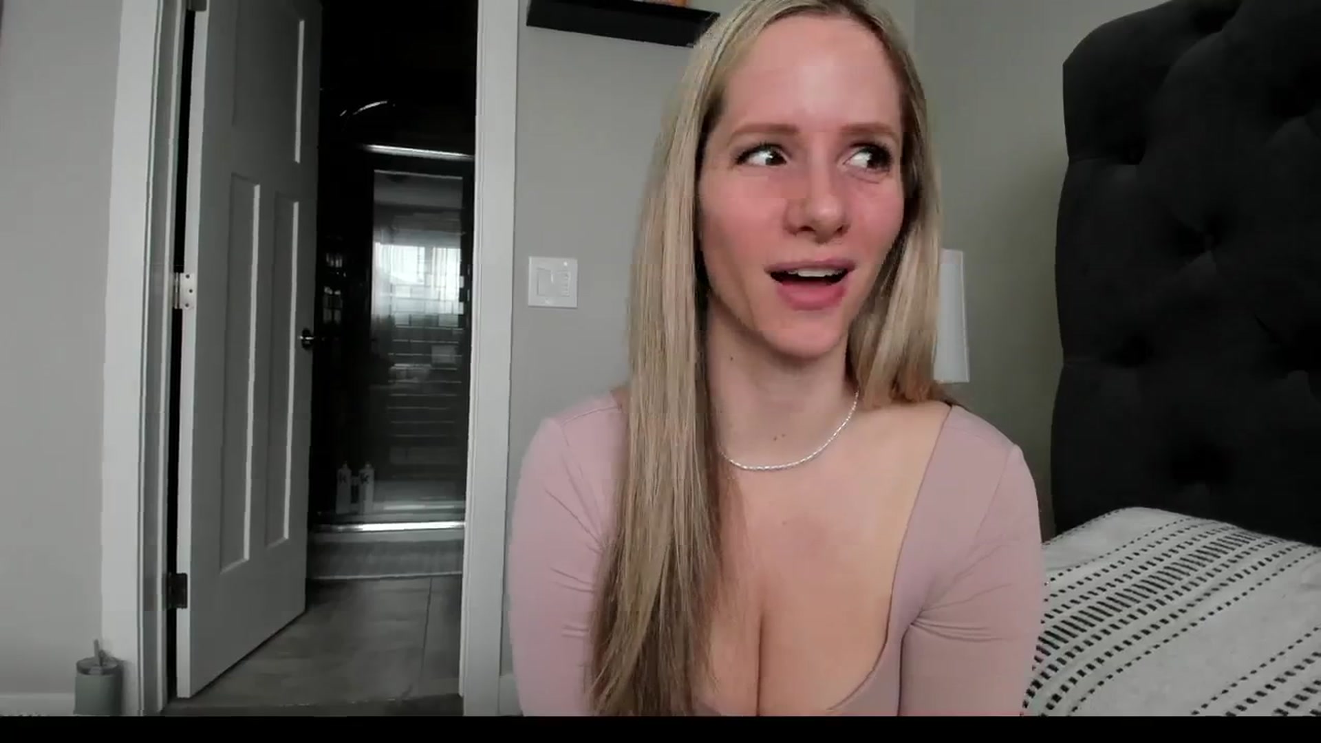Gallery image thumbnail from Lucylux1's myfreecams stream on, 03/04/2024, 17:03 image 15 of 20