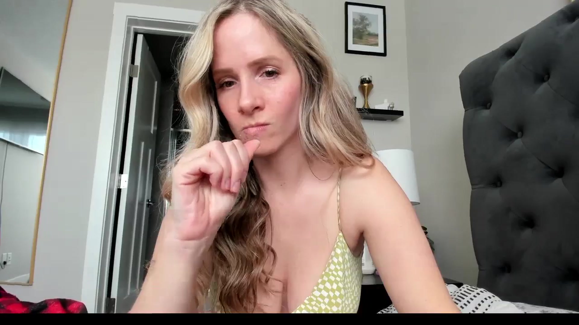 Gallery image thumbnail from Lucylux1's myfreecams stream on, 03/08/2024, 20:59 image 12 of 20