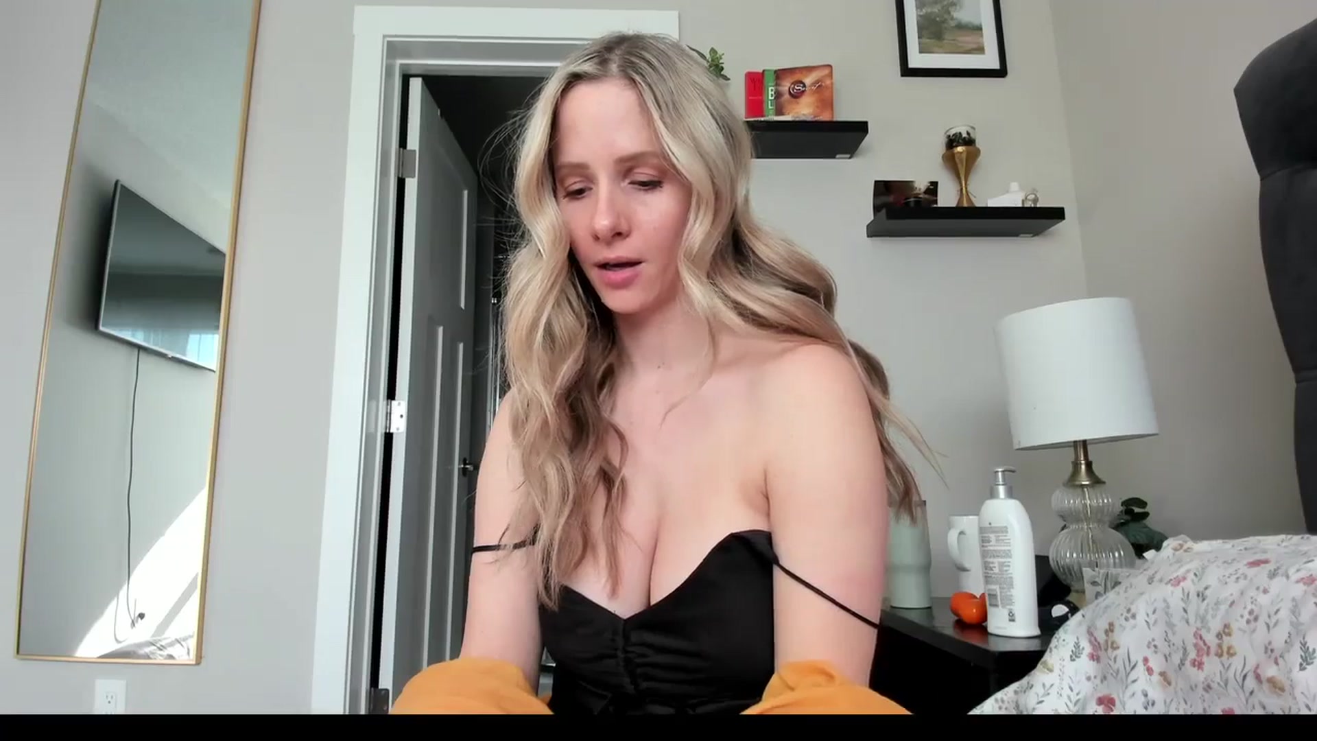 Gallery image thumbnail from Lucylux1's myfreecams stream on, 03/11/2024, 18:37 image 5 of 20
