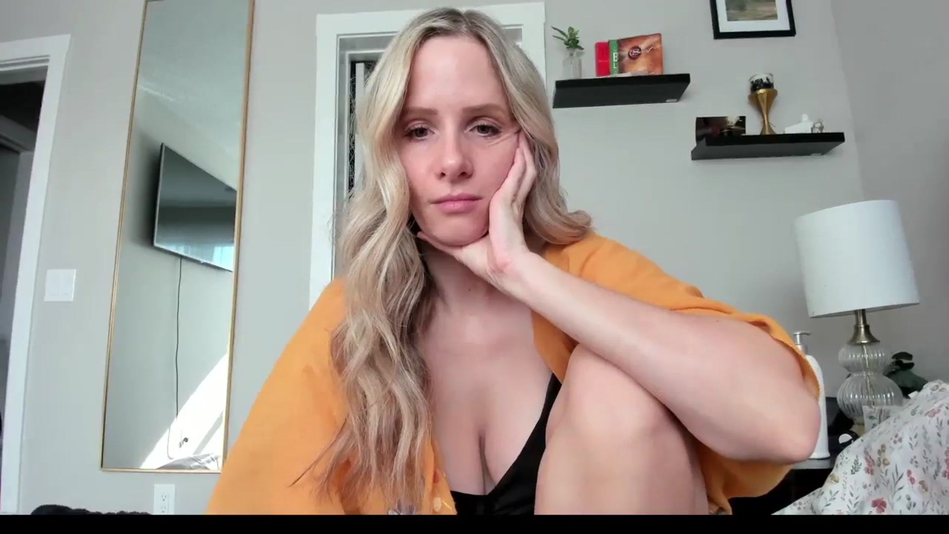 Gallery image thumbnail from Lucylux1's myfreecams stream on, 03/11/2024, 18:37 image 6 of 20
