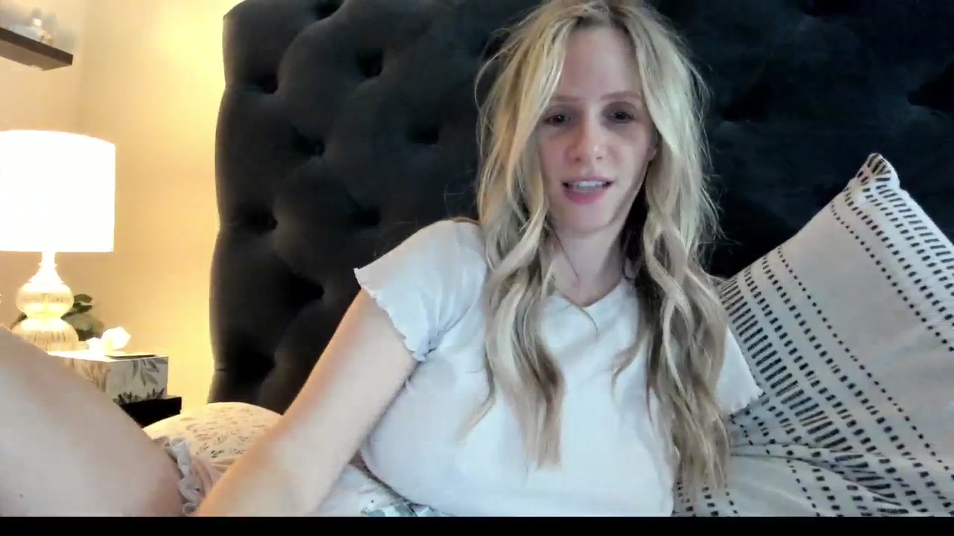 Gallery image thumbnail from Lucylux1's myfreecams stream on, 03/12/2024, 03:19 image 7 of 20