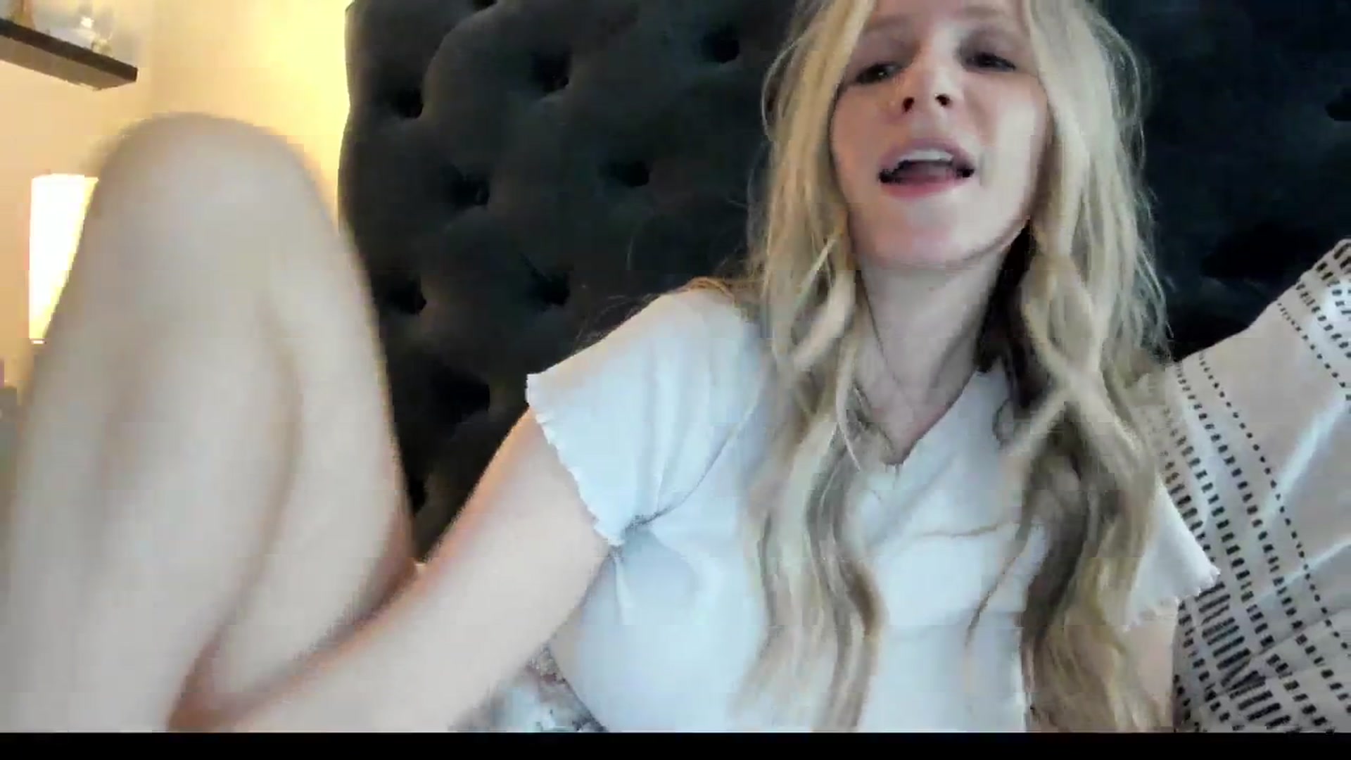 Gallery image thumbnail from Lucylux1's myfreecams stream on, 03/12/2024, 03:19 image 9 of 20