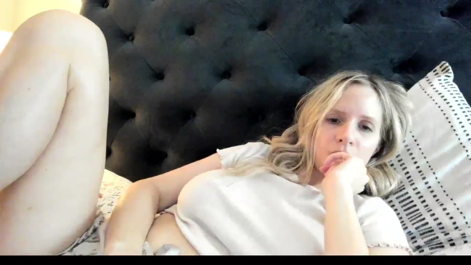 Gallery image thumbnail from Lucylux1's myfreecams stream on, 03/12/2024, 03:19 image 15 of 20