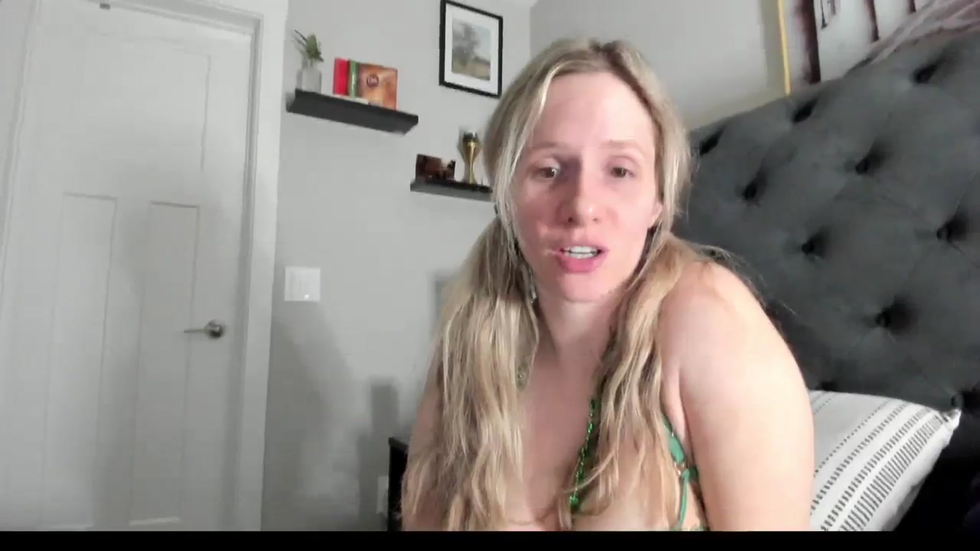 Gallery image thumbnail from Lucylux1's myfreecams stream on, 03/18/2024, 02:55 image 13 of 20