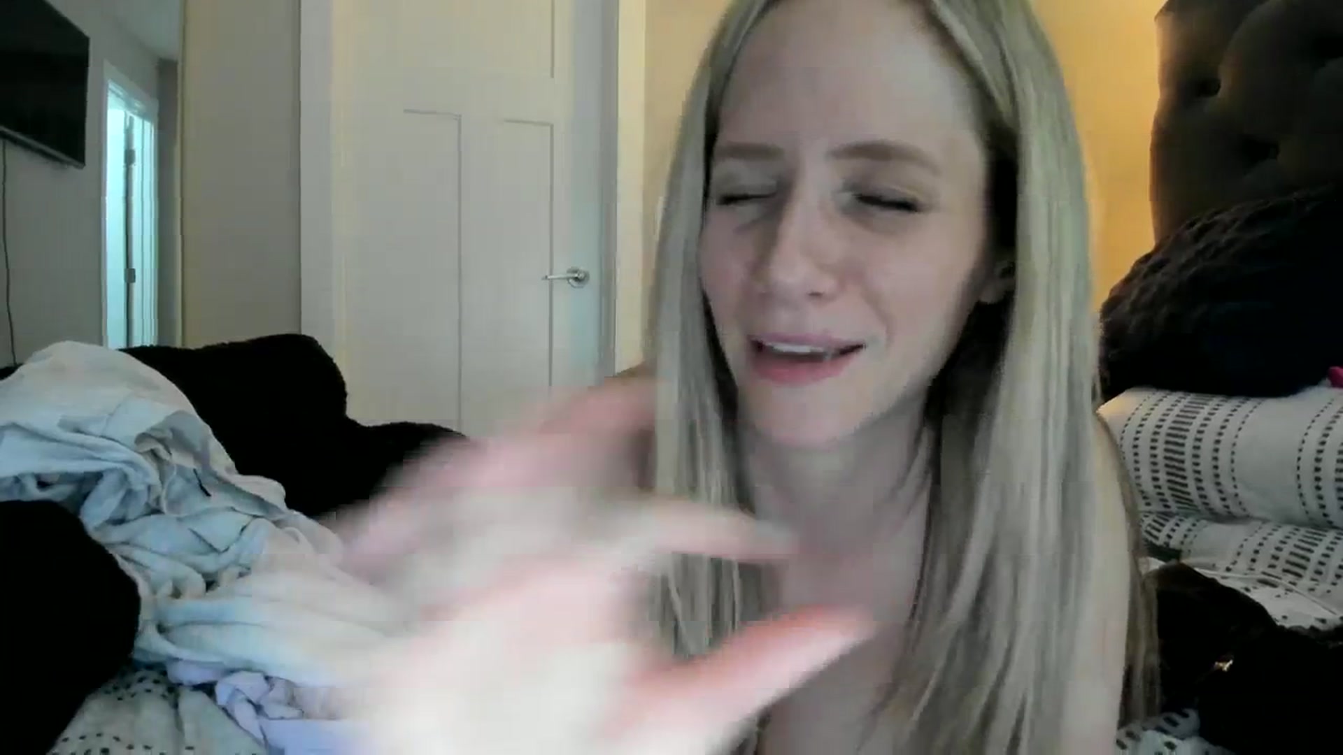 Gallery image thumbnail from Lucylux1's myfreecams stream on, 03/19/2024, 03:48 image 5 of 20
