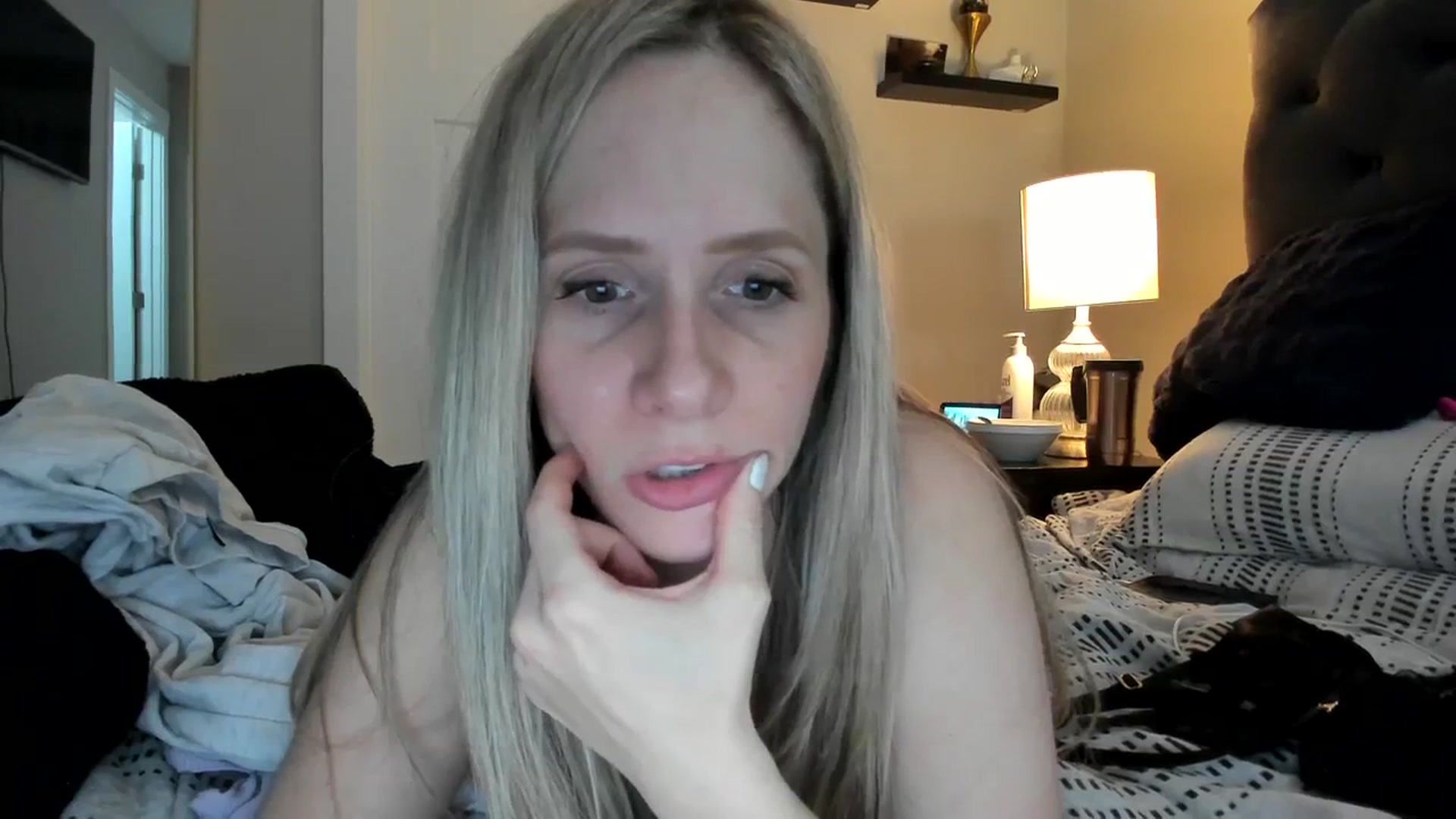 Gallery image thumbnail from Lucylux1's myfreecams stream on, 03/19/2024, 03:48 image 8 of 20