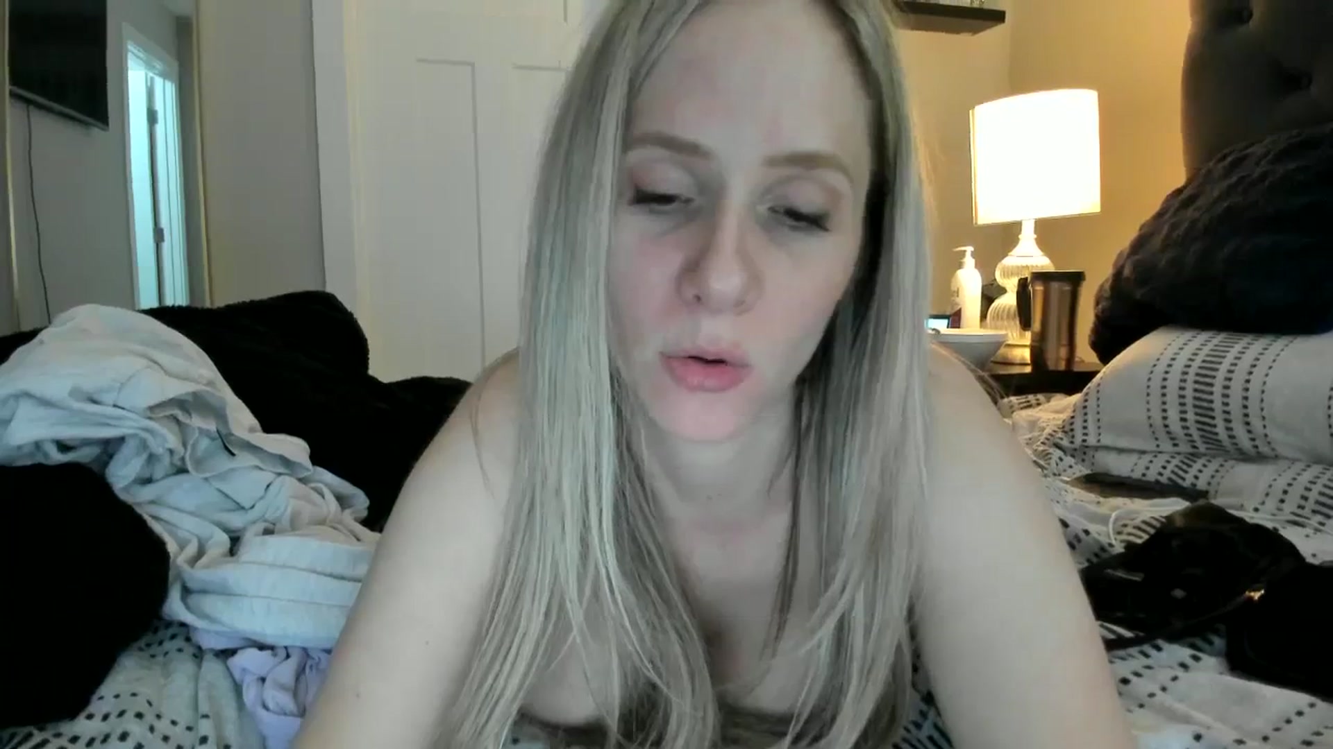 Gallery image thumbnail from Lucylux1's myfreecams stream on, 03/19/2024, 03:48 image 11 of 20