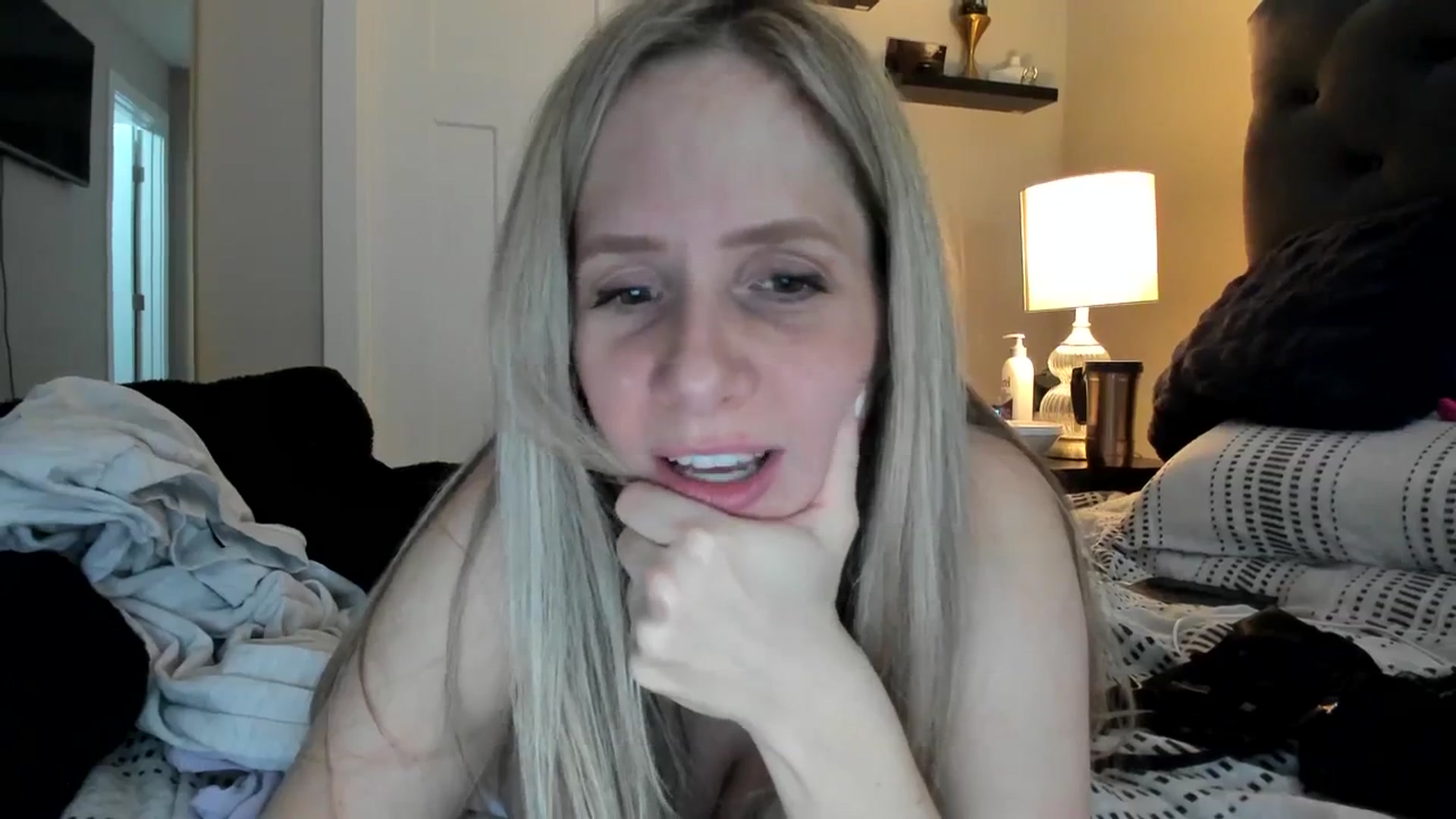 Gallery image thumbnail from Lucylux1's myfreecams stream on, 03/19/2024, 03:48 image 9 of 20