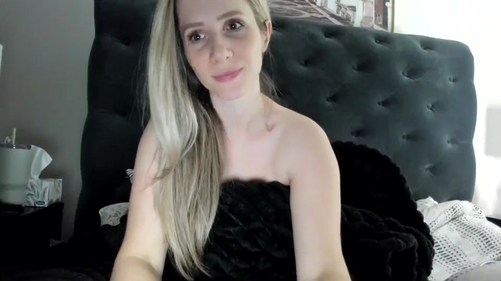 Gallery image thumbnail from Lucylux1's myfreecams stream on, 03/25/2024, 03:43 image 18 of 20