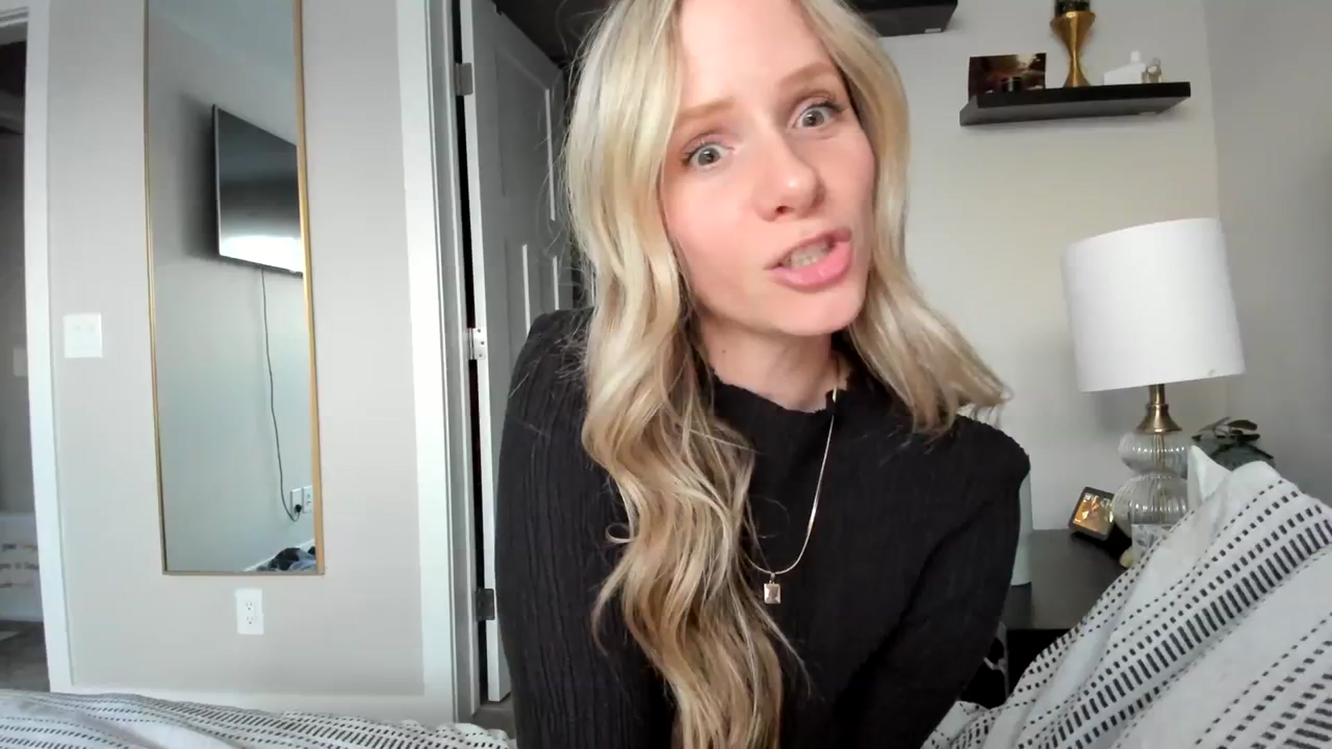 Gallery image thumbnail from Lucylux1's myfreecams stream on, 04/10/2024, 03:45 image 1 of 20