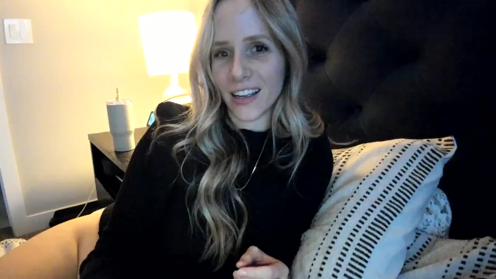 Gallery image thumbnail from Lucylux1's myfreecams stream on, 04/10/2024, 03:45 image 6 of 20