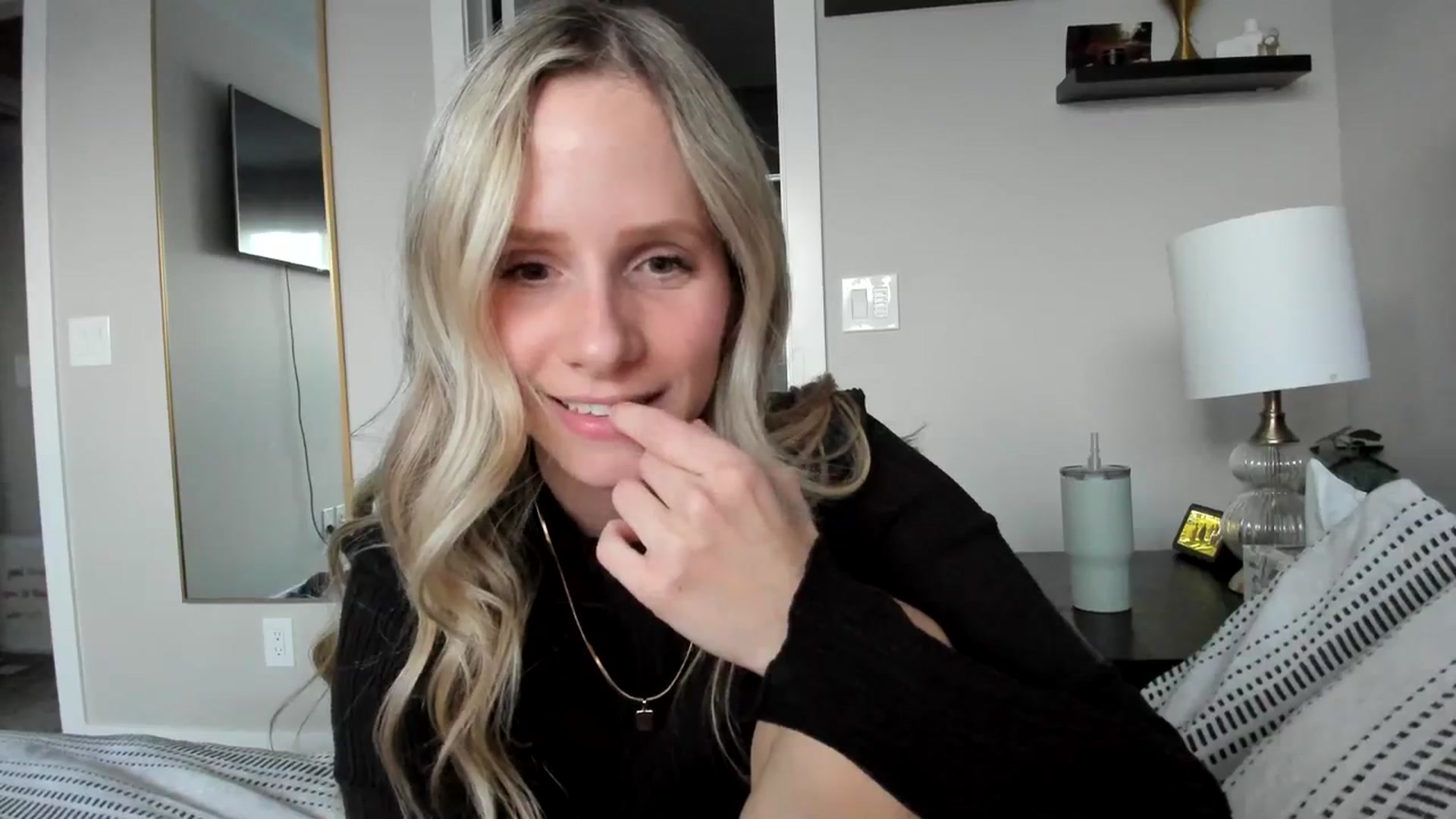 Gallery image thumbnail from Lucylux1's myfreecams stream on, 04/10/2024, 03:45 image 2 of 20