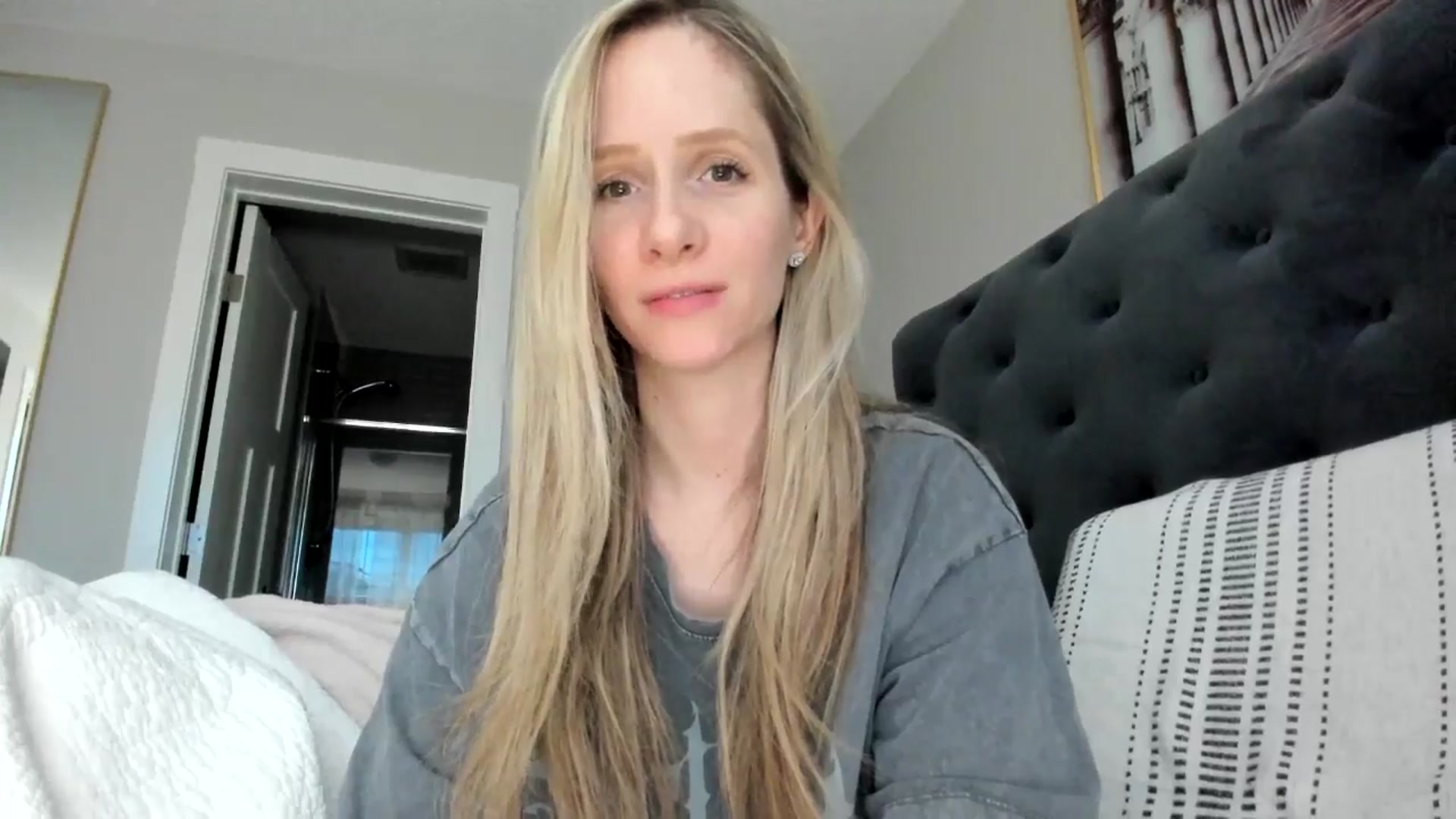 Gallery image thumbnail from Lucylux1's myfreecams stream on, 04/15/2024, 02:49 image 4 of 20