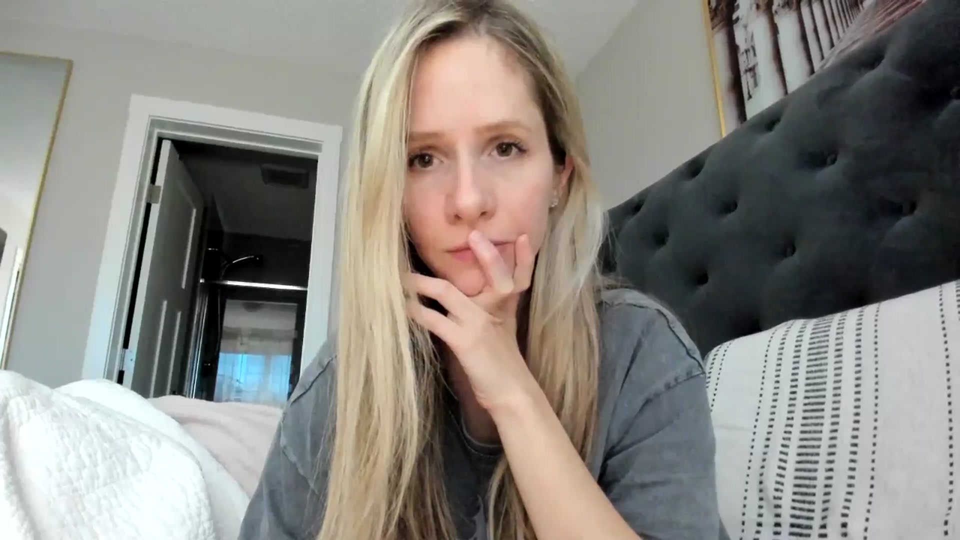 Gallery image thumbnail from Lucylux1's myfreecams stream on, 04/15/2024, 02:49 image 3 of 20