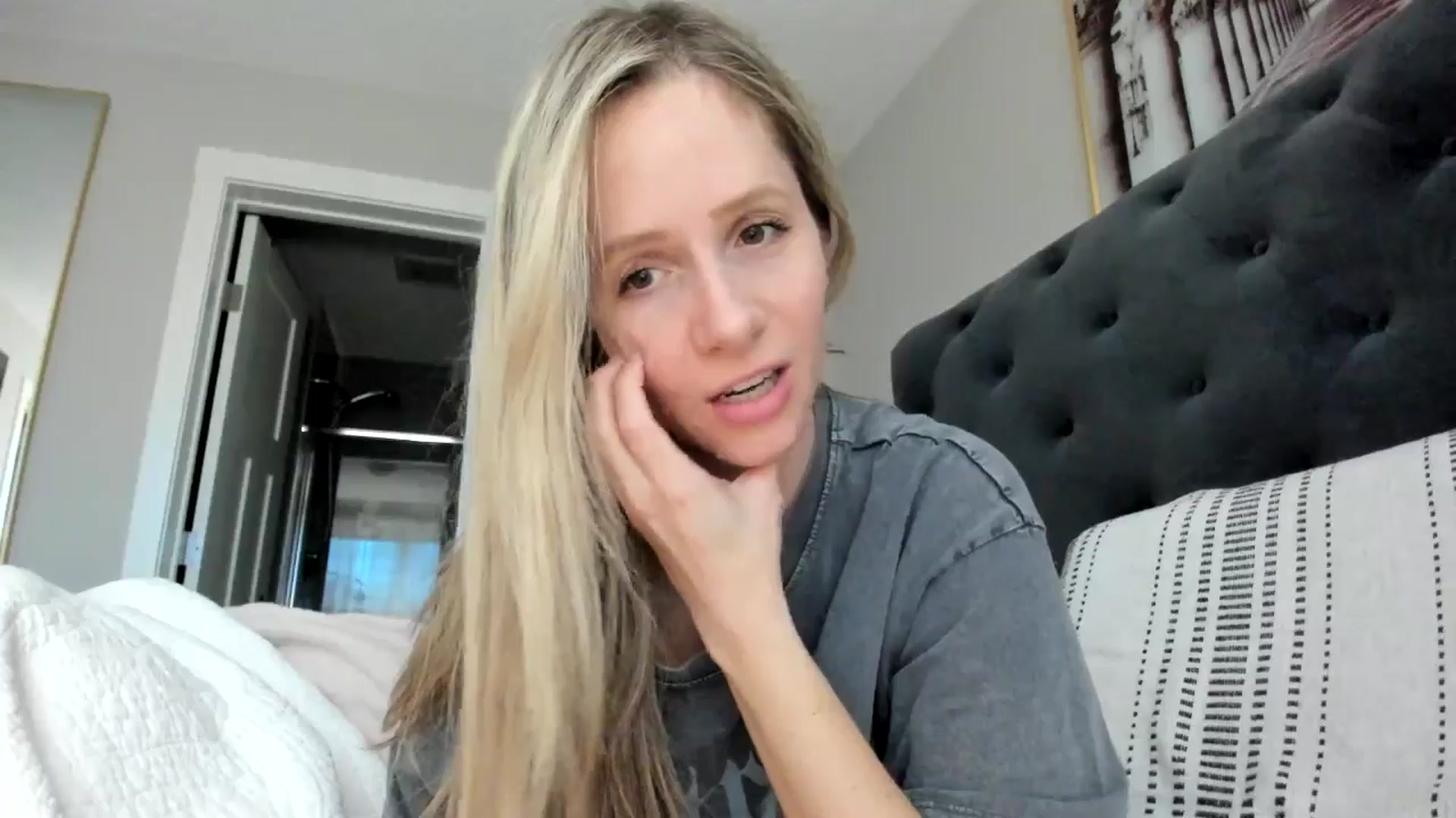 Gallery image thumbnail from Lucylux1's myfreecams stream on, 04/15/2024, 02:49 image 5 of 20