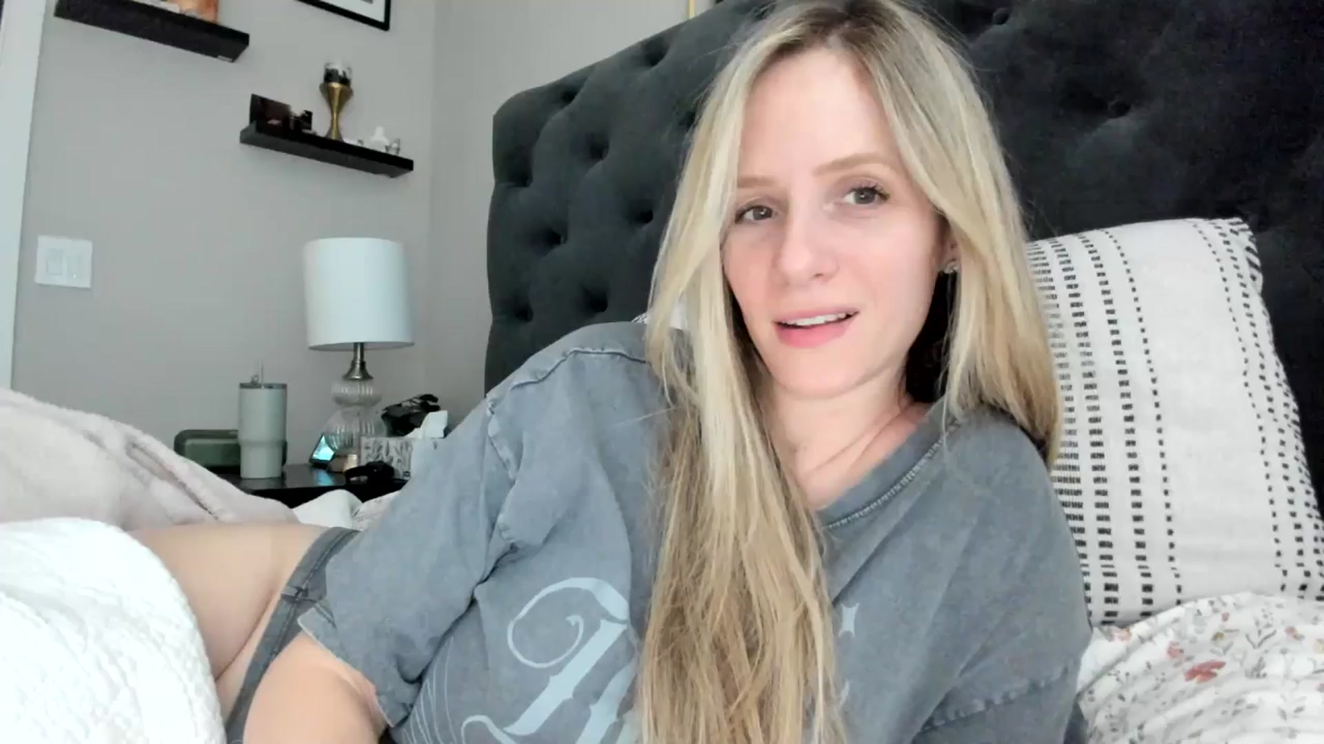 Gallery image thumbnail from Lucylux1's myfreecams stream on, 04/15/2024, 02:49 image 14 of 20