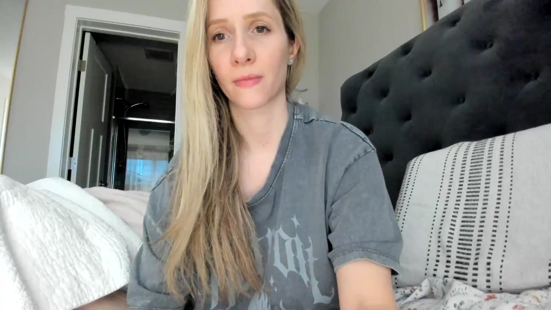 Gallery image thumbnail from Lucylux1's myfreecams stream on, 04/15/2024, 02:49 image 6 of 20