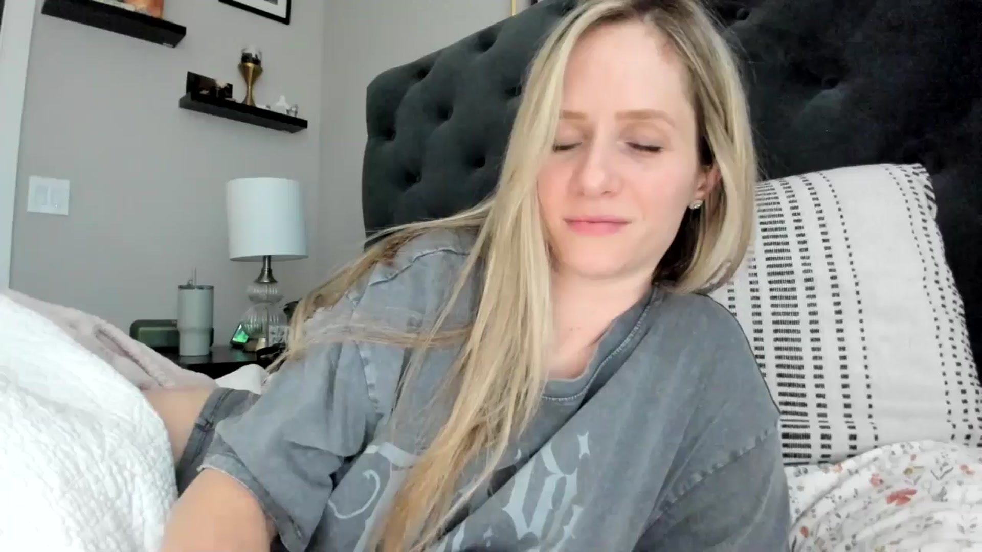 Gallery image thumbnail from Lucylux1's myfreecams stream on, 04/15/2024, 02:49 image 9 of 20