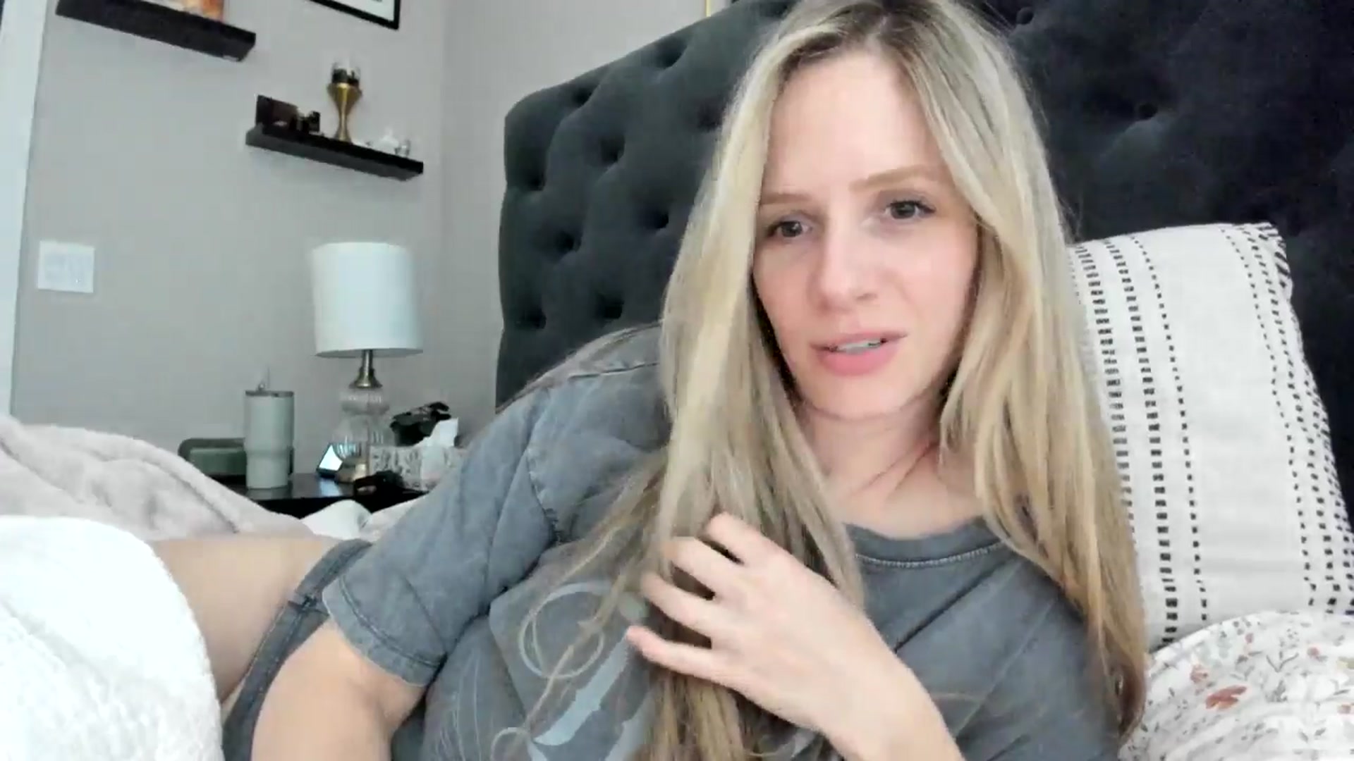 Gallery image thumbnail from Lucylux1's myfreecams stream on, 04/15/2024, 02:49 image 17 of 20