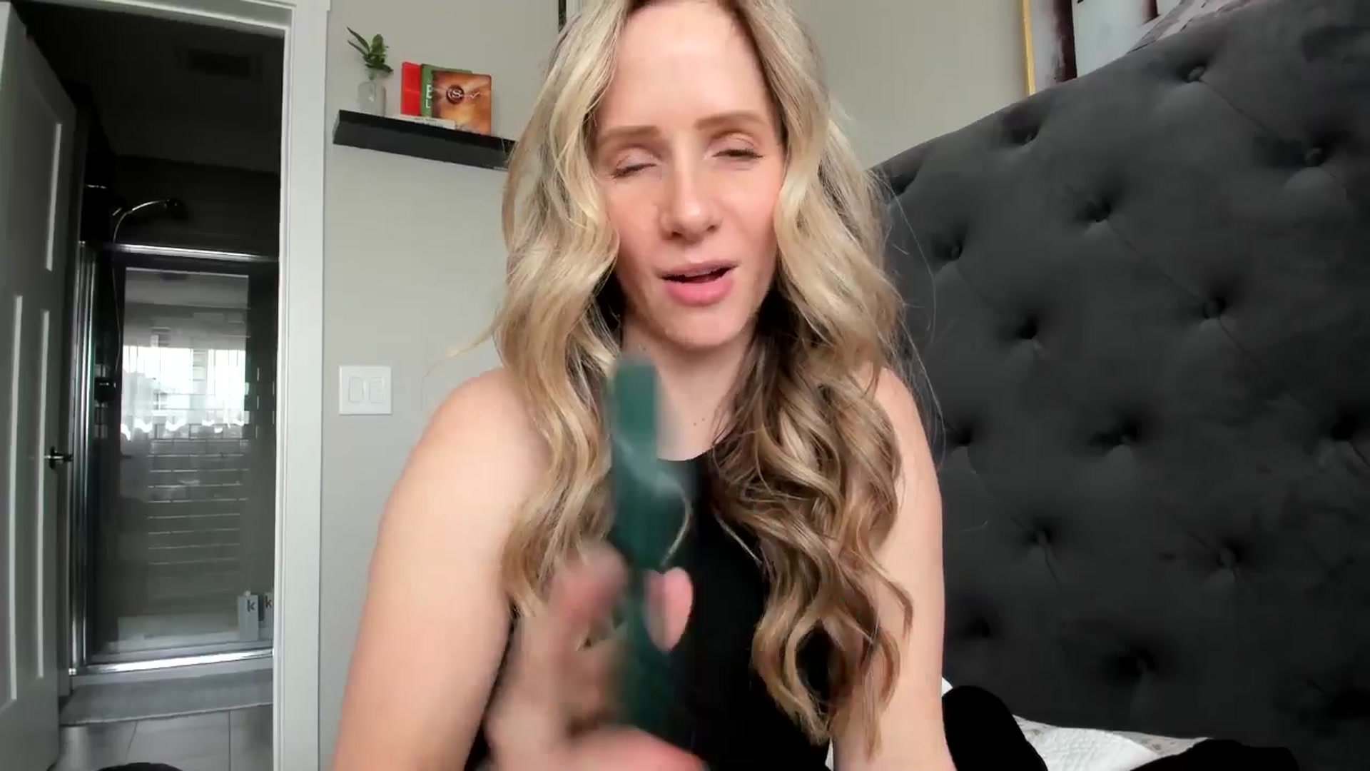 Gallery image thumbnail from Lucylux1's myfreecams stream on, 04/15/2024, 18:43 image 18 of 20