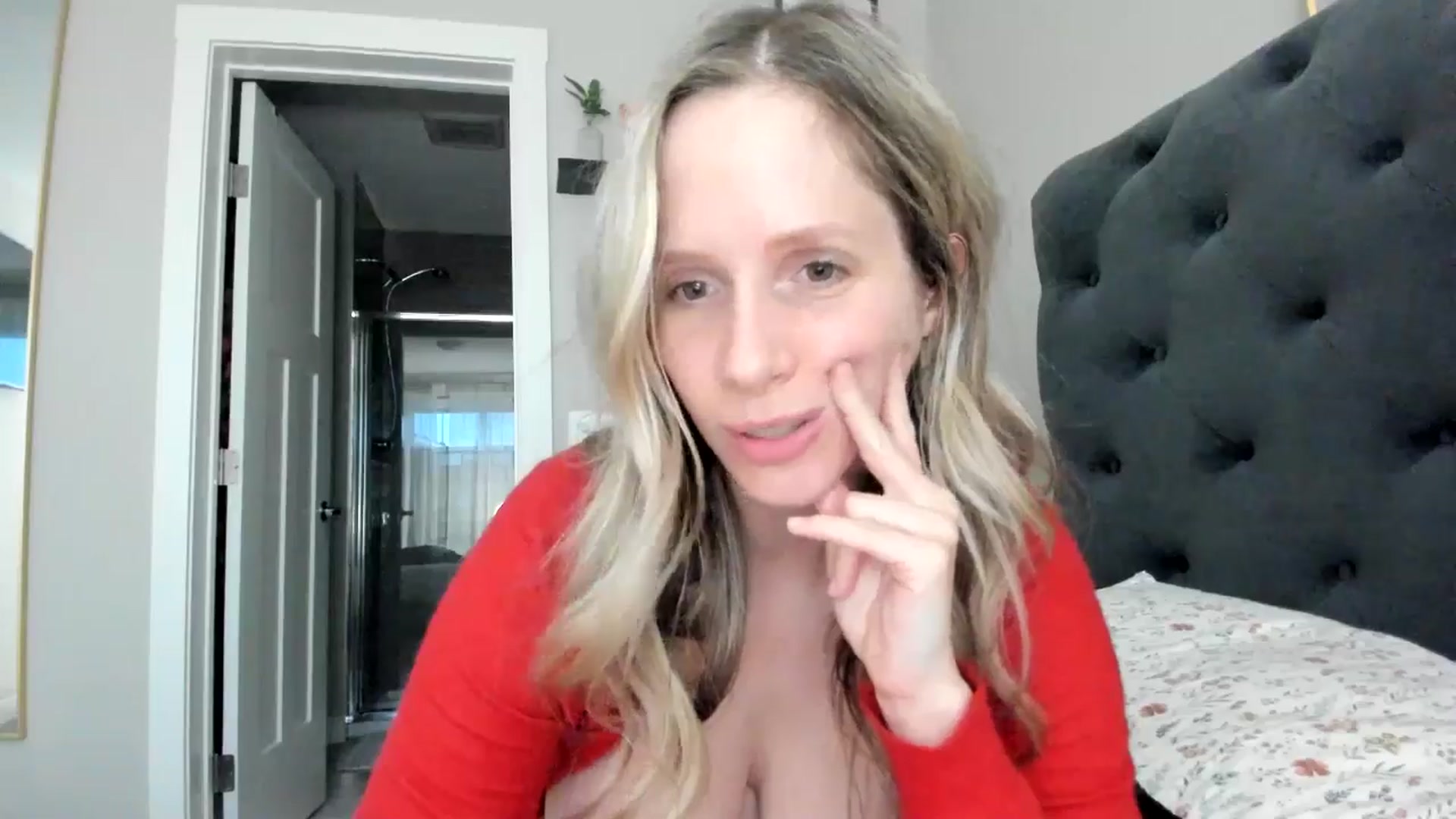 Gallery image thumbnail from Lucylux1's myfreecams stream on, 04/22/2024, 03:18 image 6 of 20